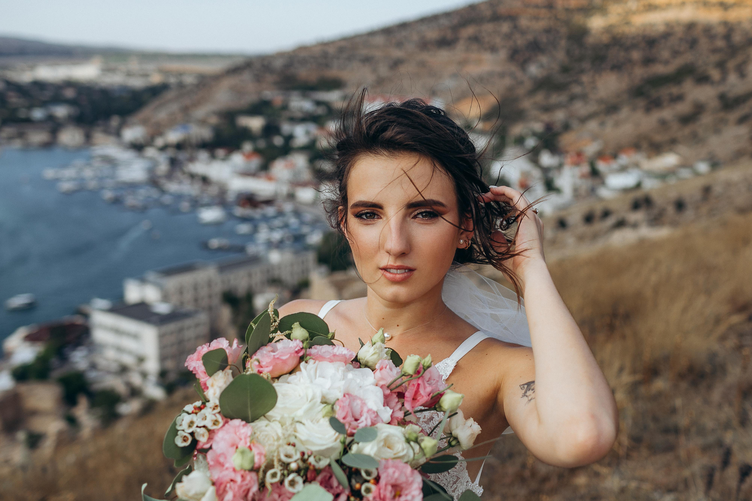 Невероятно красивый образ невесты. Портрет у крымского моря.