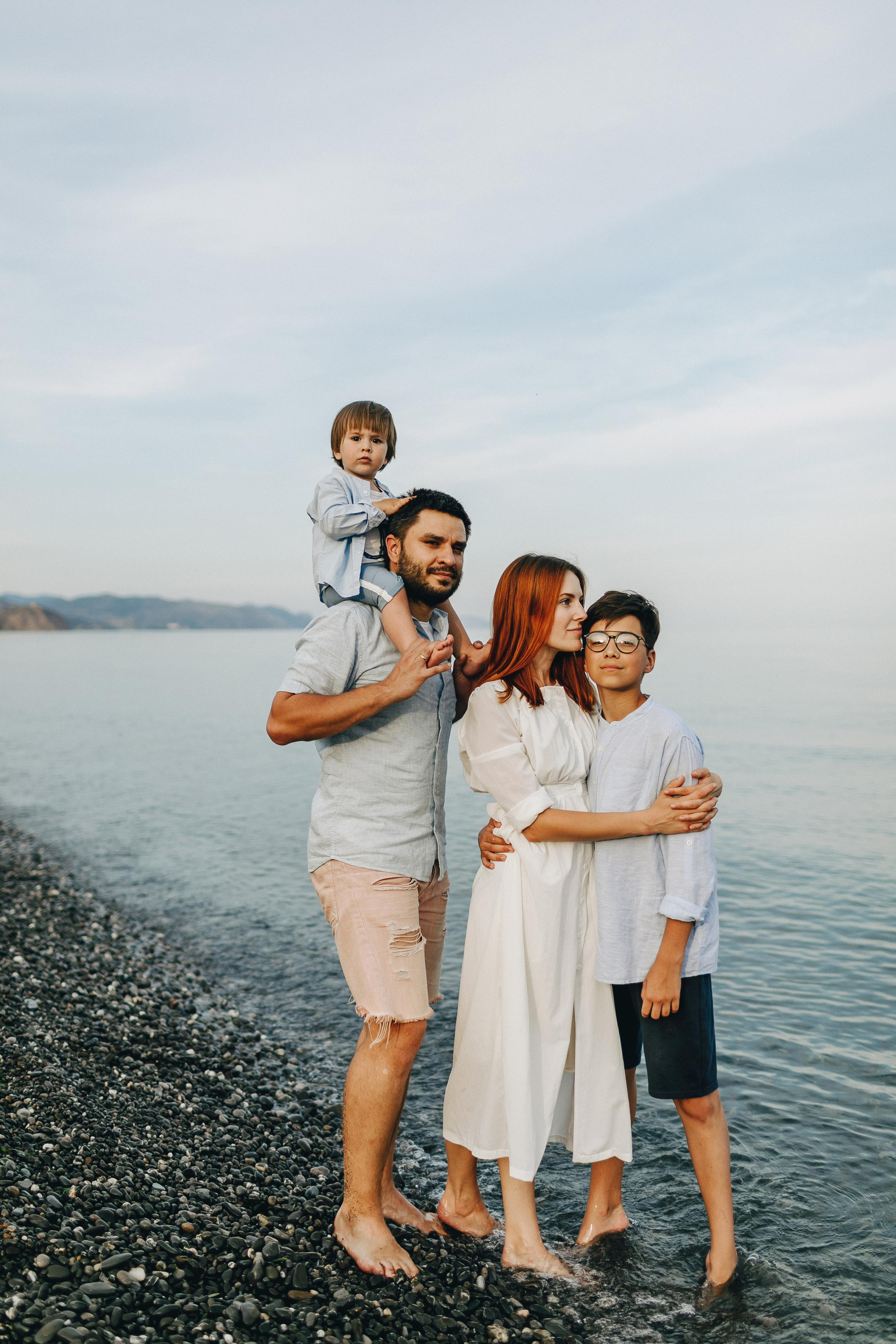 Крым, прогулка семьи у моря. Крым фото, отдых Крым, Севастополь фото, Свадьба фото, Олег Горбатко