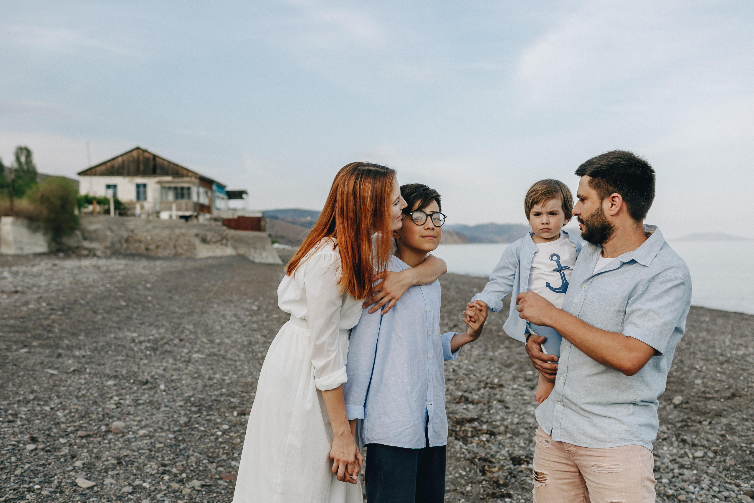 Крым, прогулка семьи у моря. Крым фото, отдых Крым, Севастополь фото, Свадьба фото, Олег Горбатко