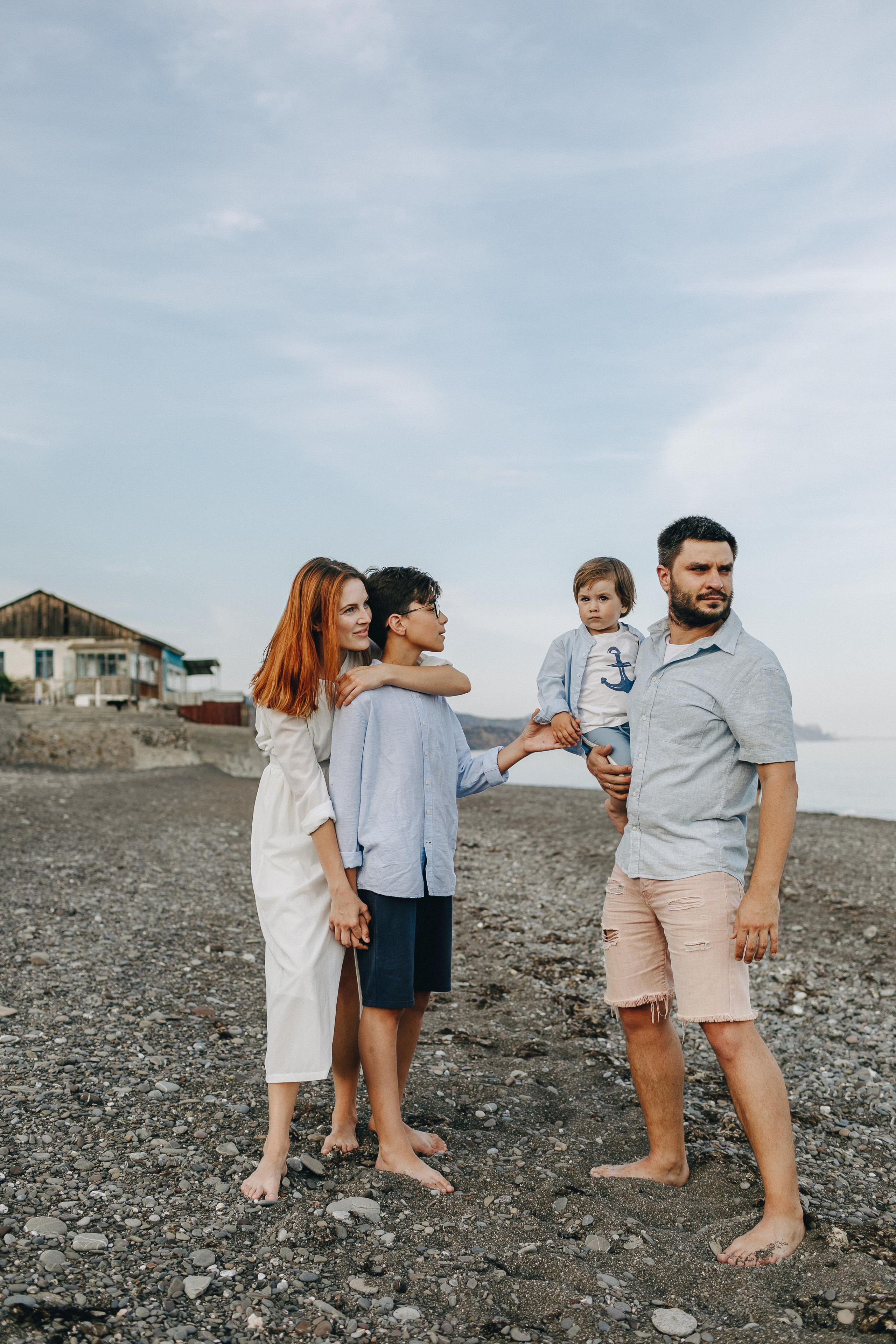 Крым, прогулка семьи у моря. Крым фото, отдых Крым, Севастополь фото, Свадьба фото, Олег Горбатко