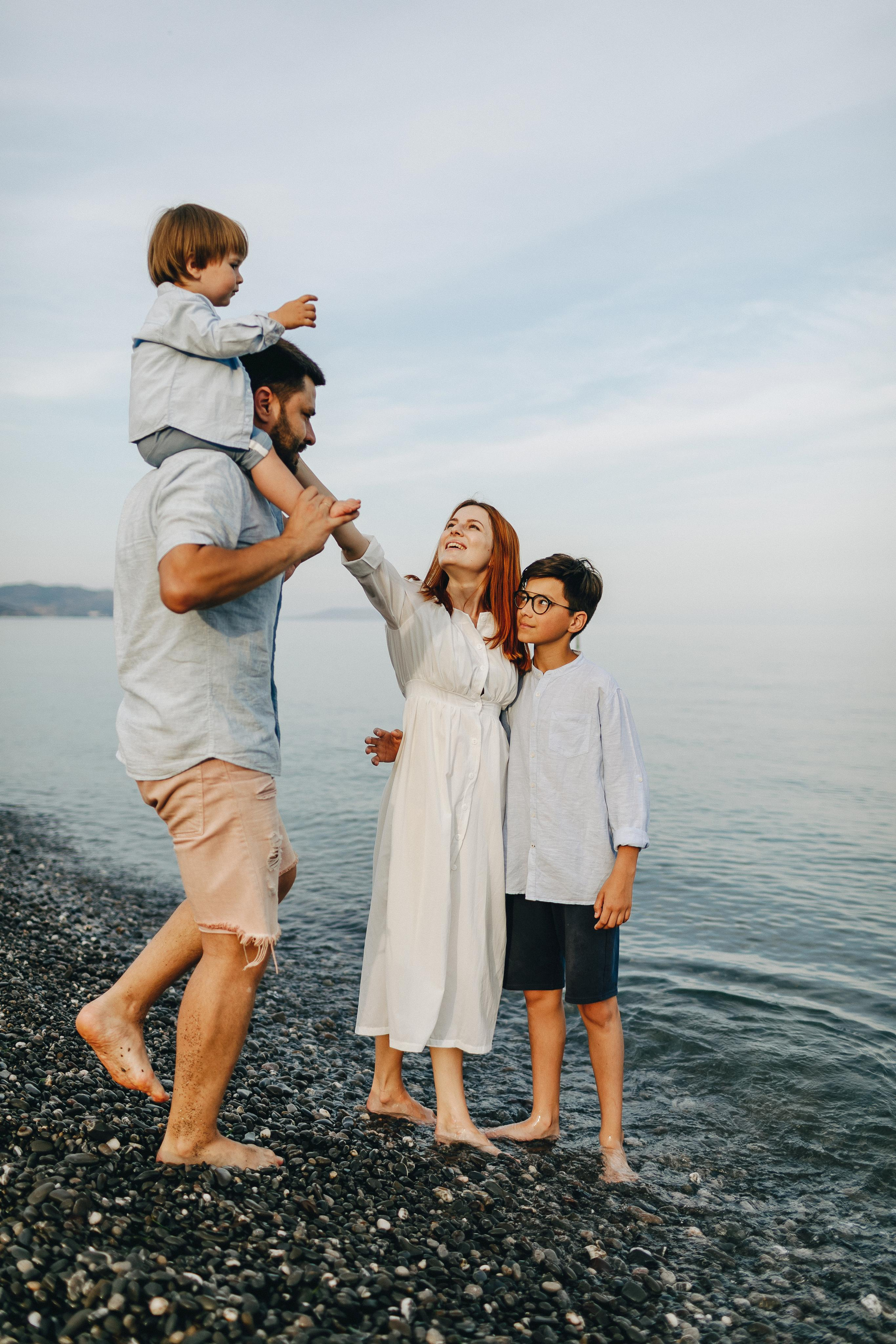 Крым, прогулка семьи у моря. Крым фото, отдых Крым, Севастополь фото, Свадьба фото, Олег Горбатко