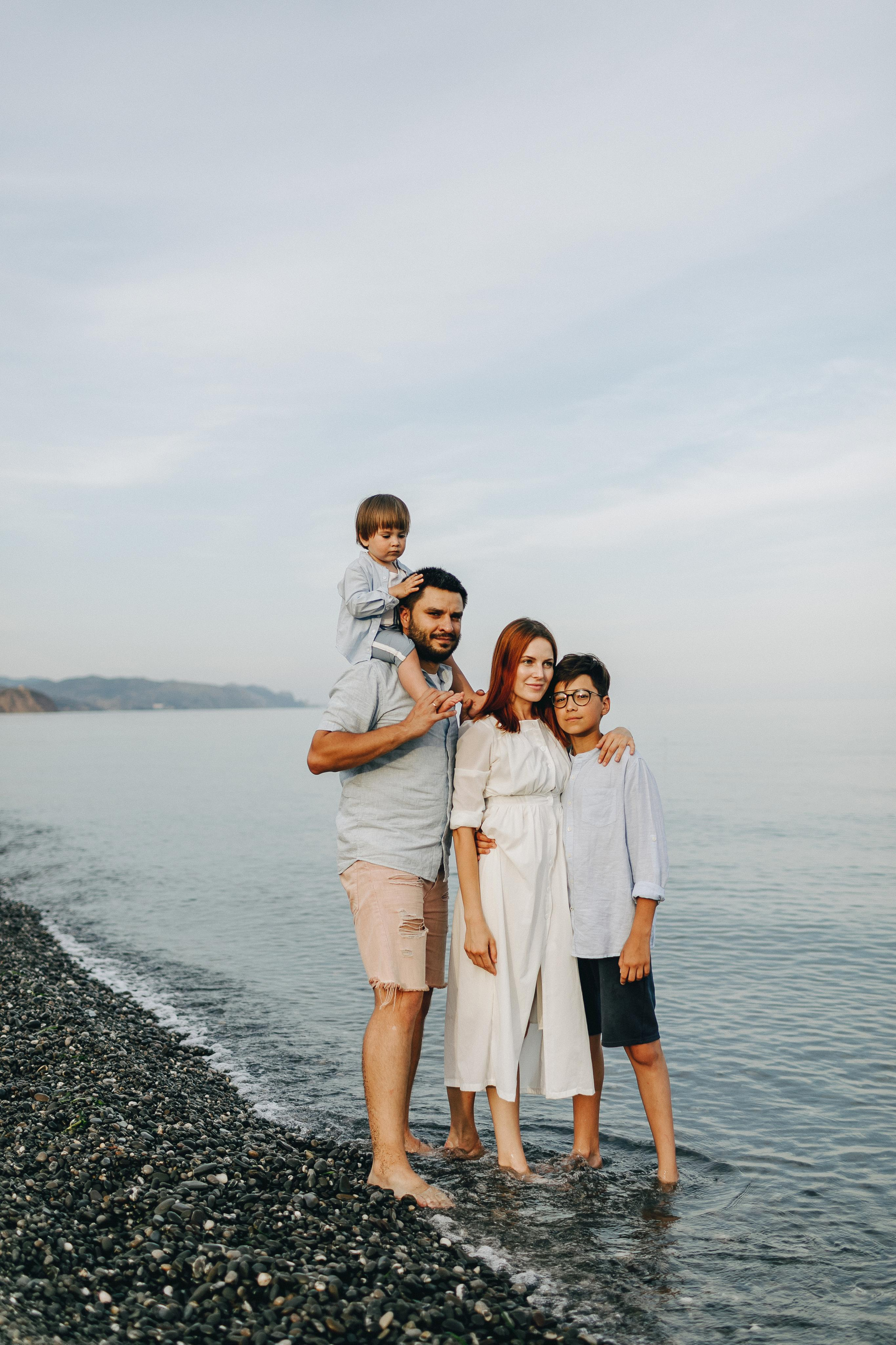 Крым, прогулка семьи у моря. Крым фото, отдых Крым, Севастополь фото, Свадьба фото, Олег Горбатко