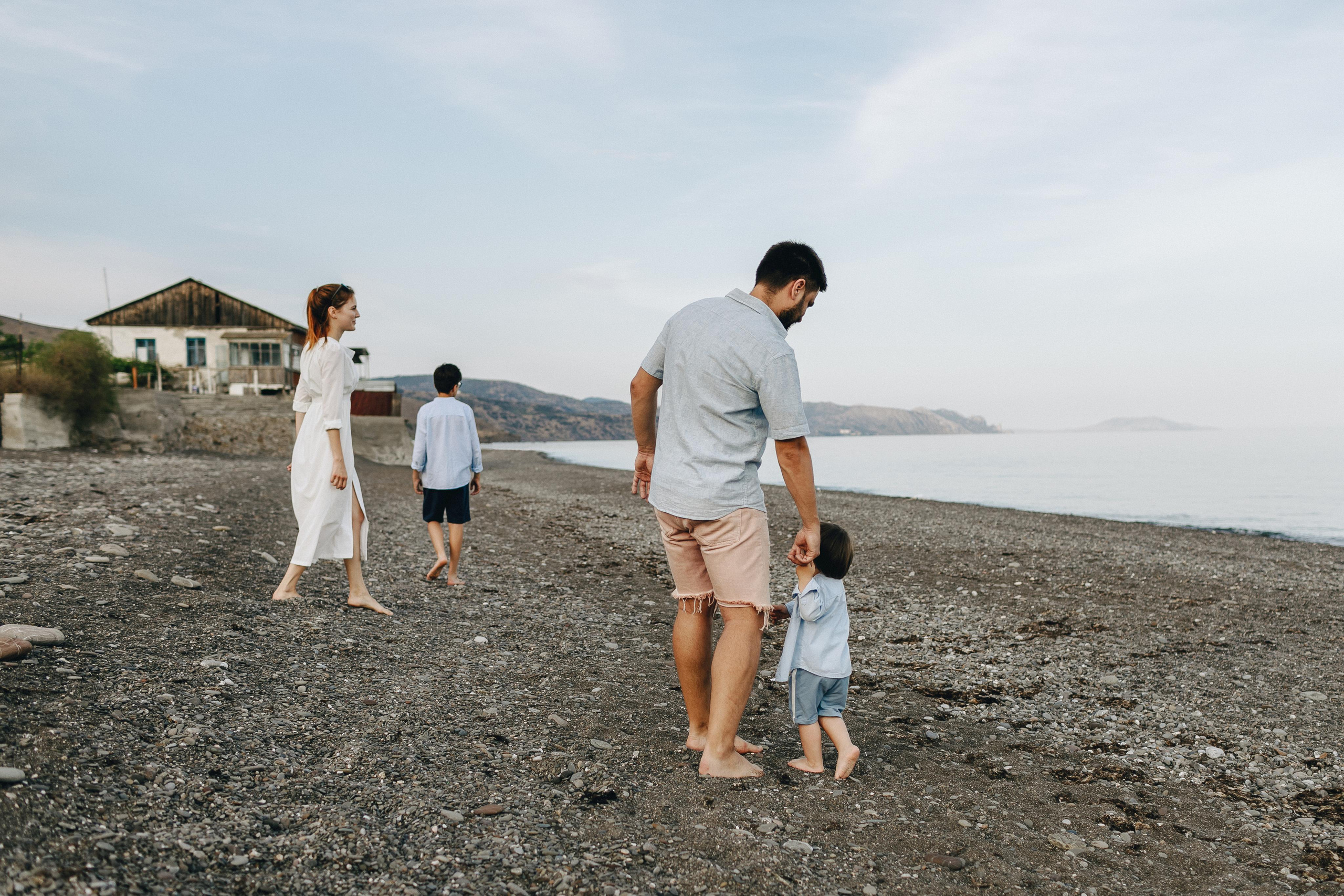 Прогулка семьей у черного моря, горд Судак.