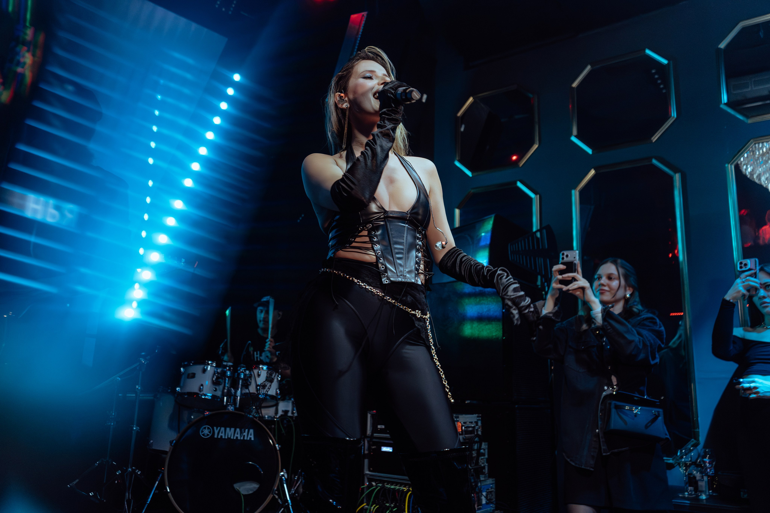 Репортжа с презинтации нового альбома певицы Elvira T — Ядовитая. Неразбитая. Никита Скрипник — ТЕАТР В СТИЛЕ ФЭШН