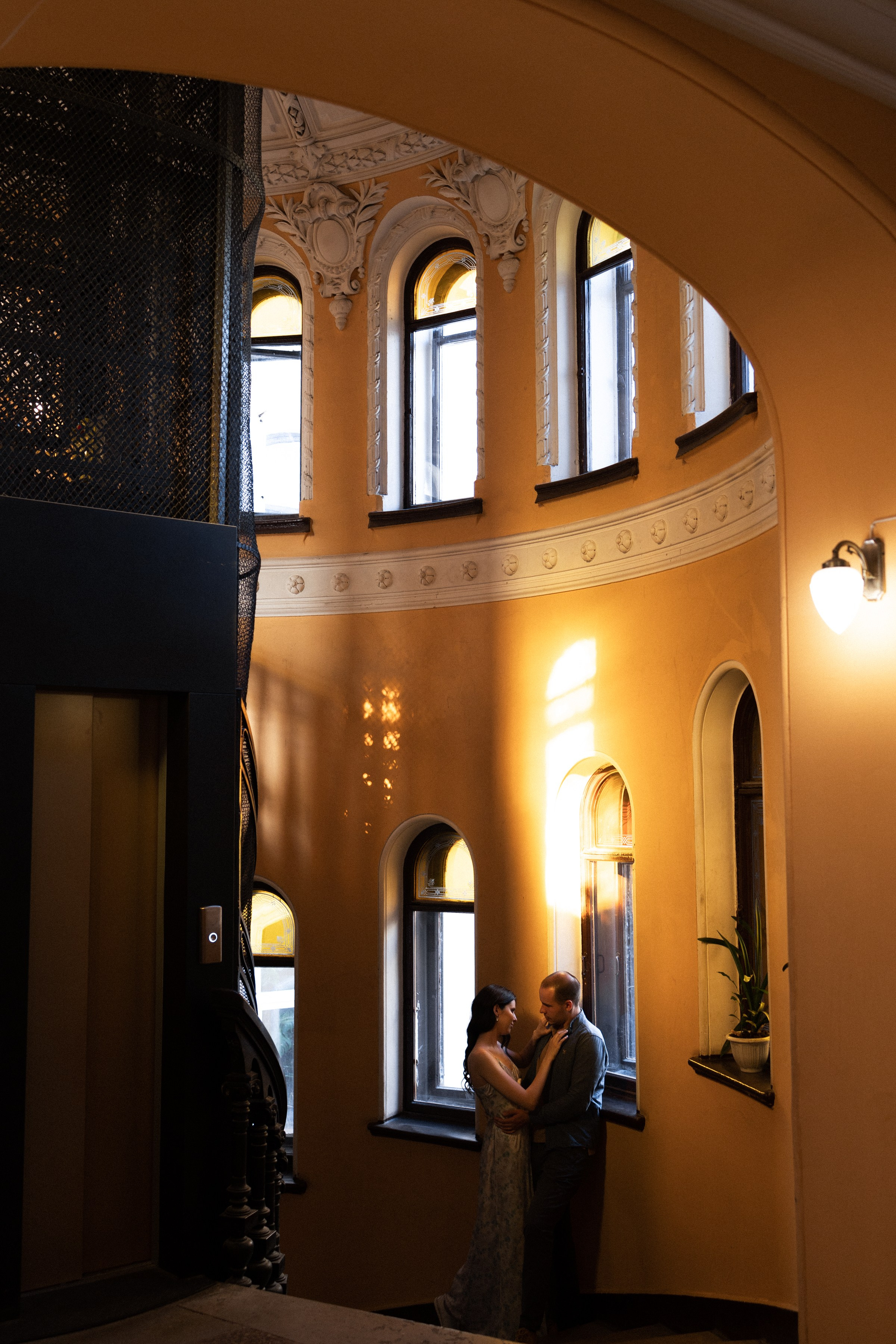 Парадная для двоих. Портретный фотограф СПб, бизнес-портрет, контент-фотосессия