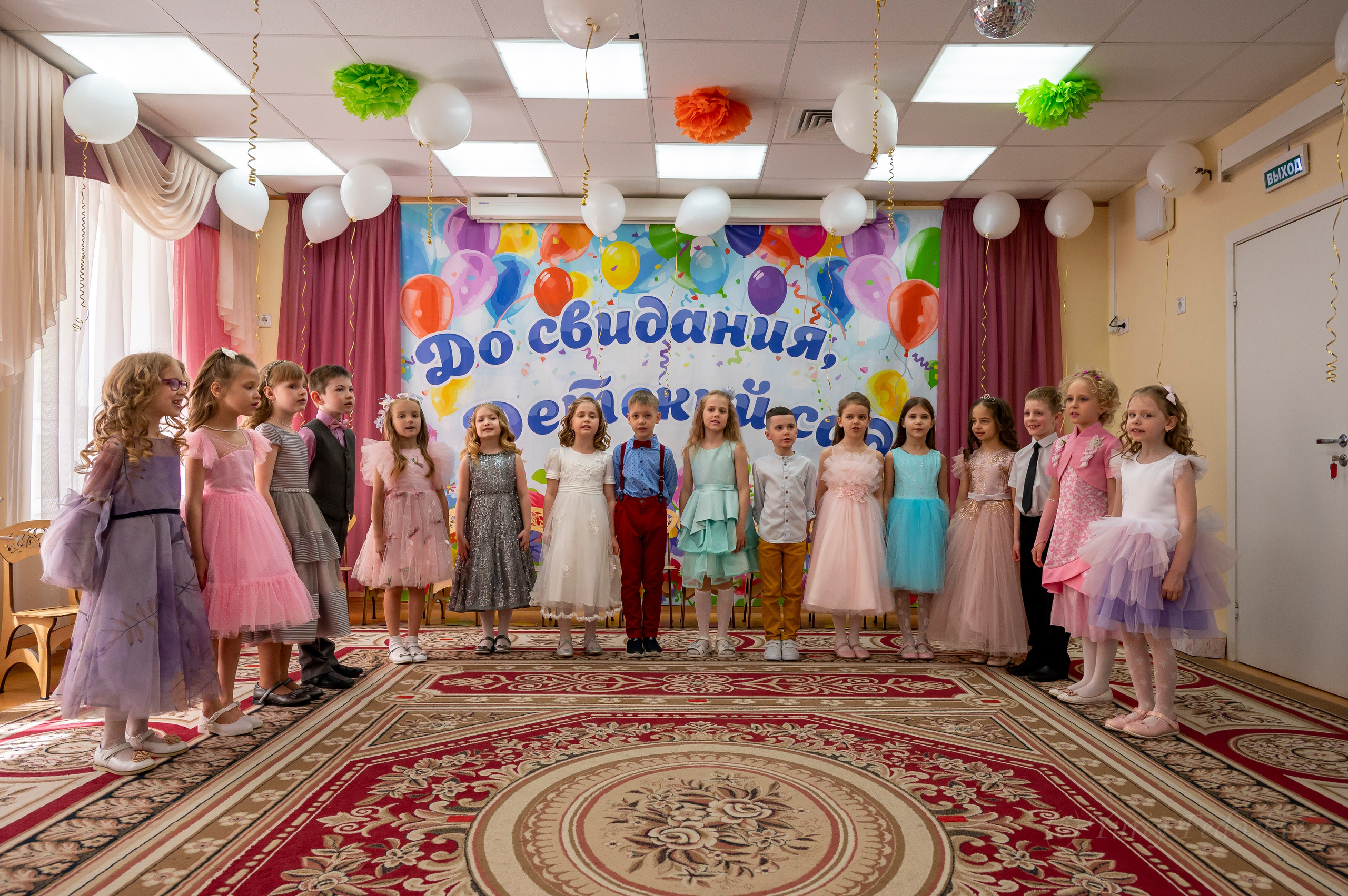 Выпускной в детском садике «Чебурашка», Королёв. Профессиональный фотограф интерьеров в Москве Юрий Федоскин