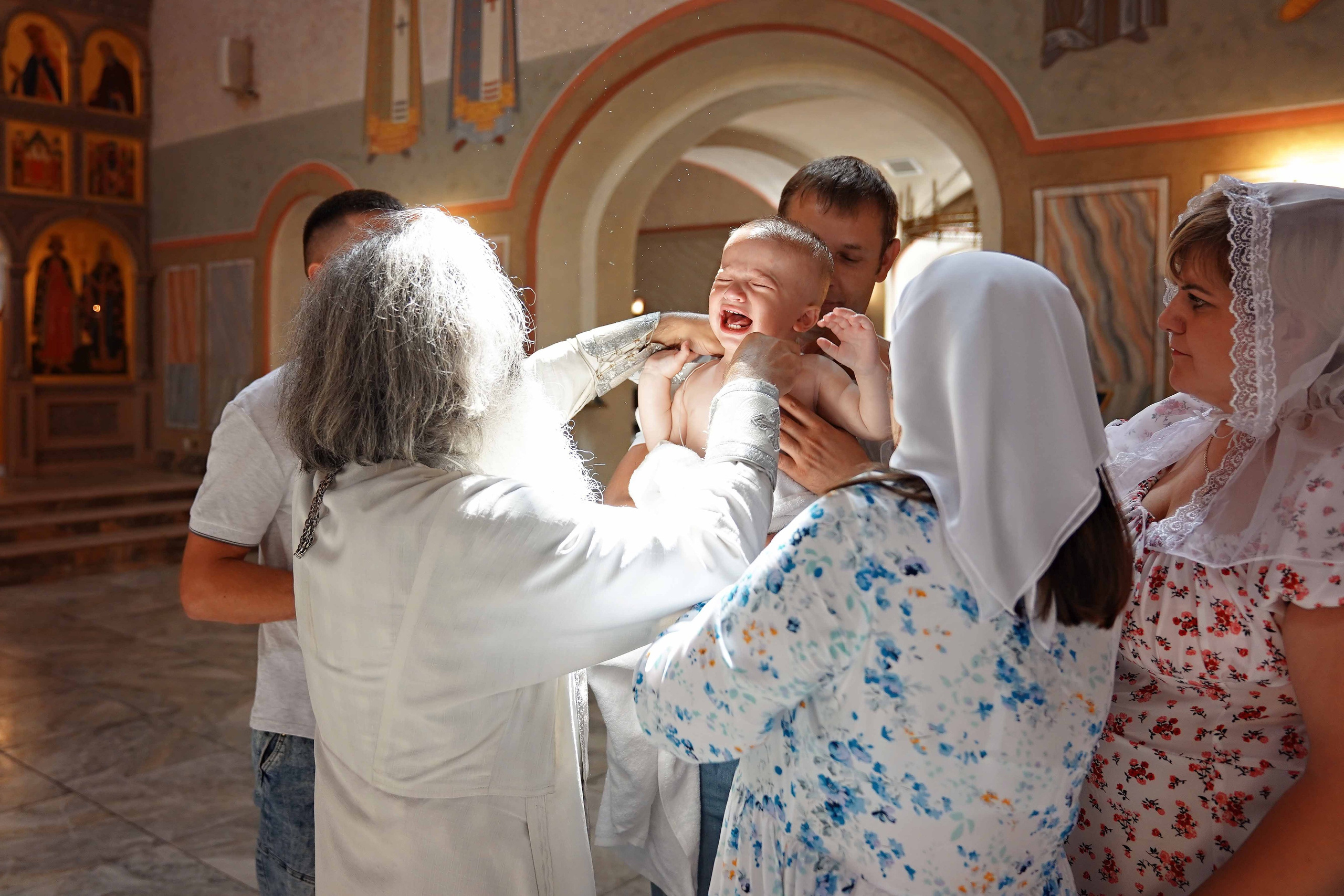 Таинство Крещения в храме Живоначальной Троицы в Троицке. Семейный и детский фотограф в Москве Екатерина Офицерова