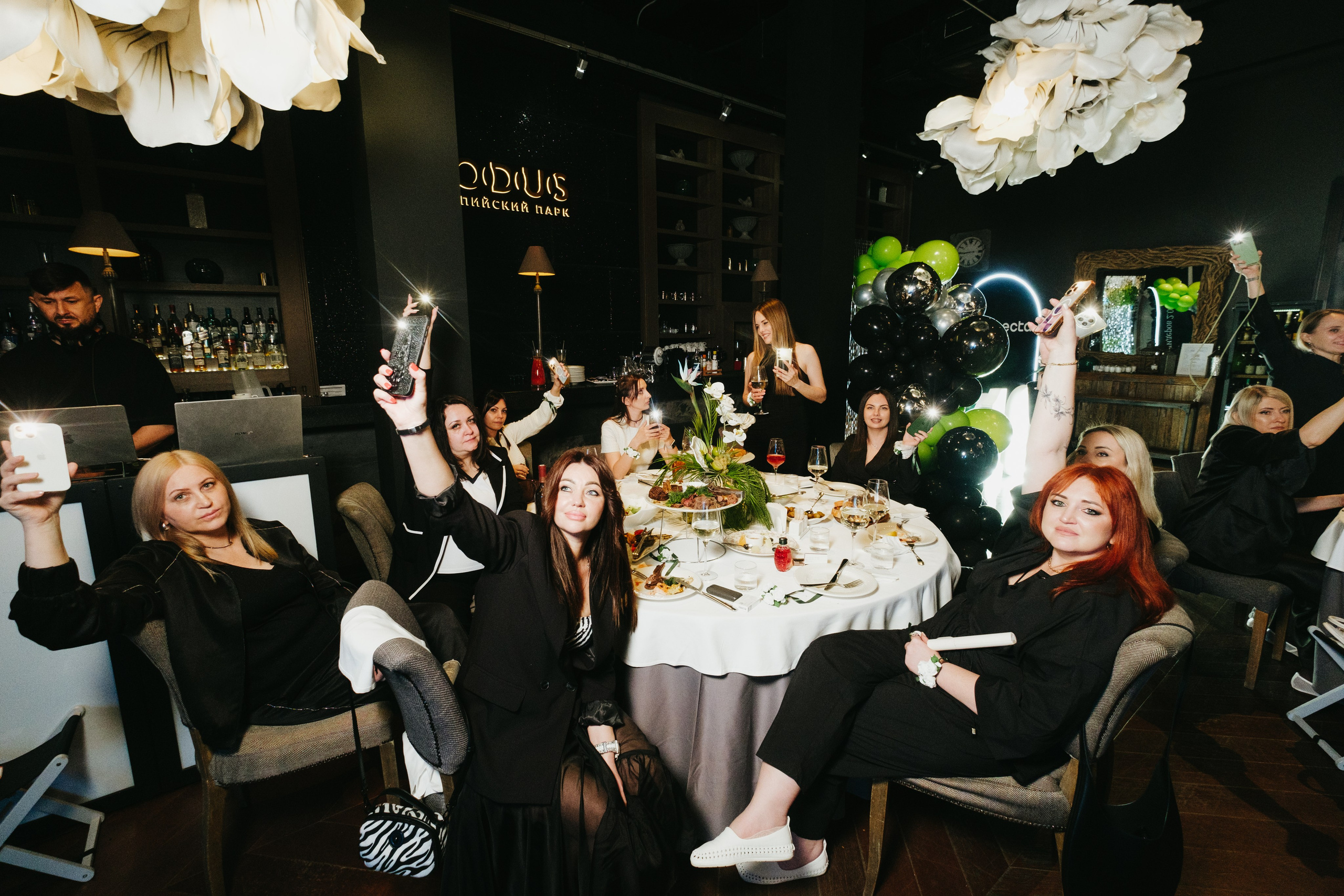 Корпоратив в Сириусу (Адлер) 10 лет компании. Свадебный фотограф Денис Ожигин в Краснодаре и крае. Эмоциональная и стильная съемка вашего дня