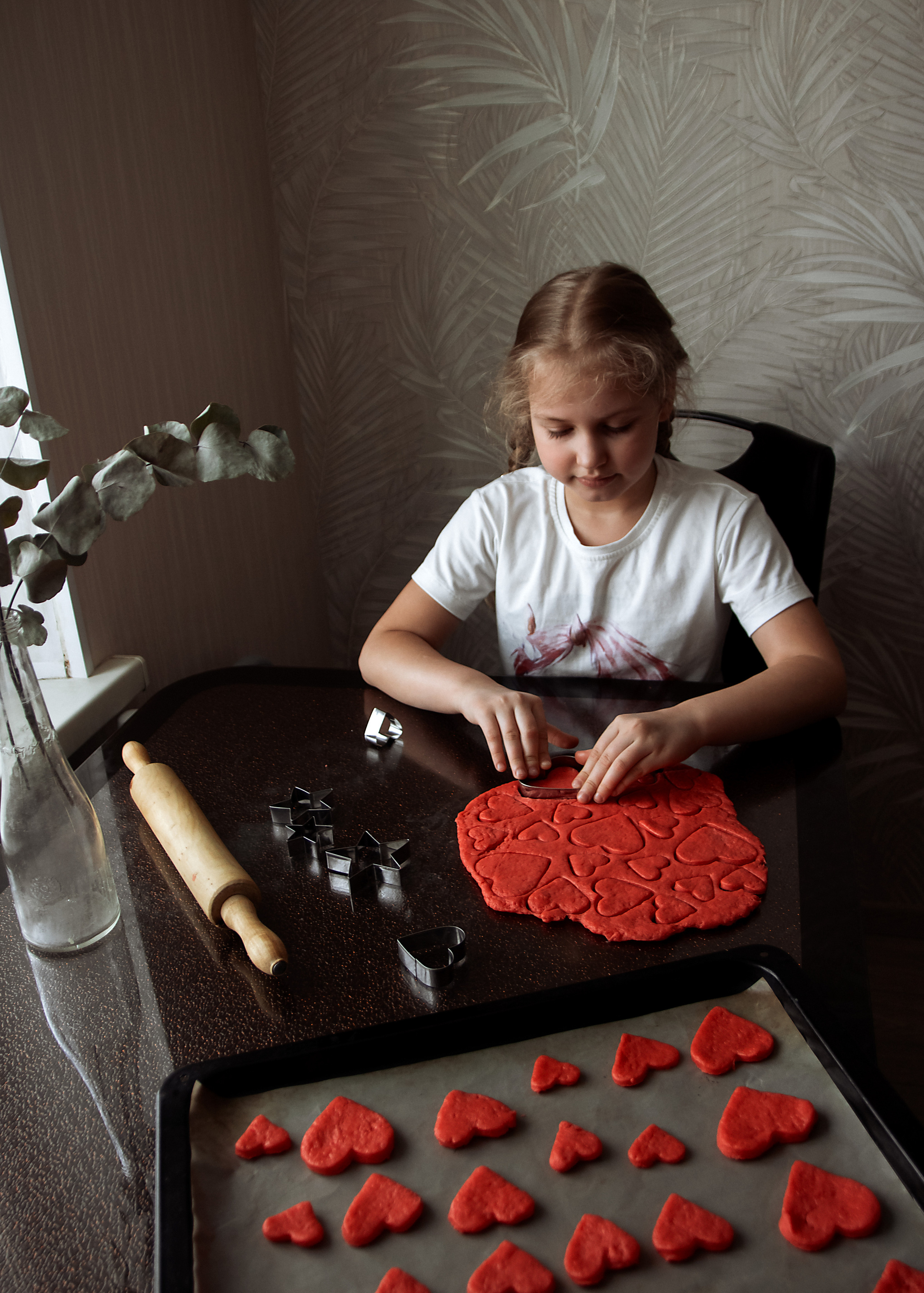 Девочки готовят печеньки. Свадебный и семейный фотограф в Томске Елена Карпенко