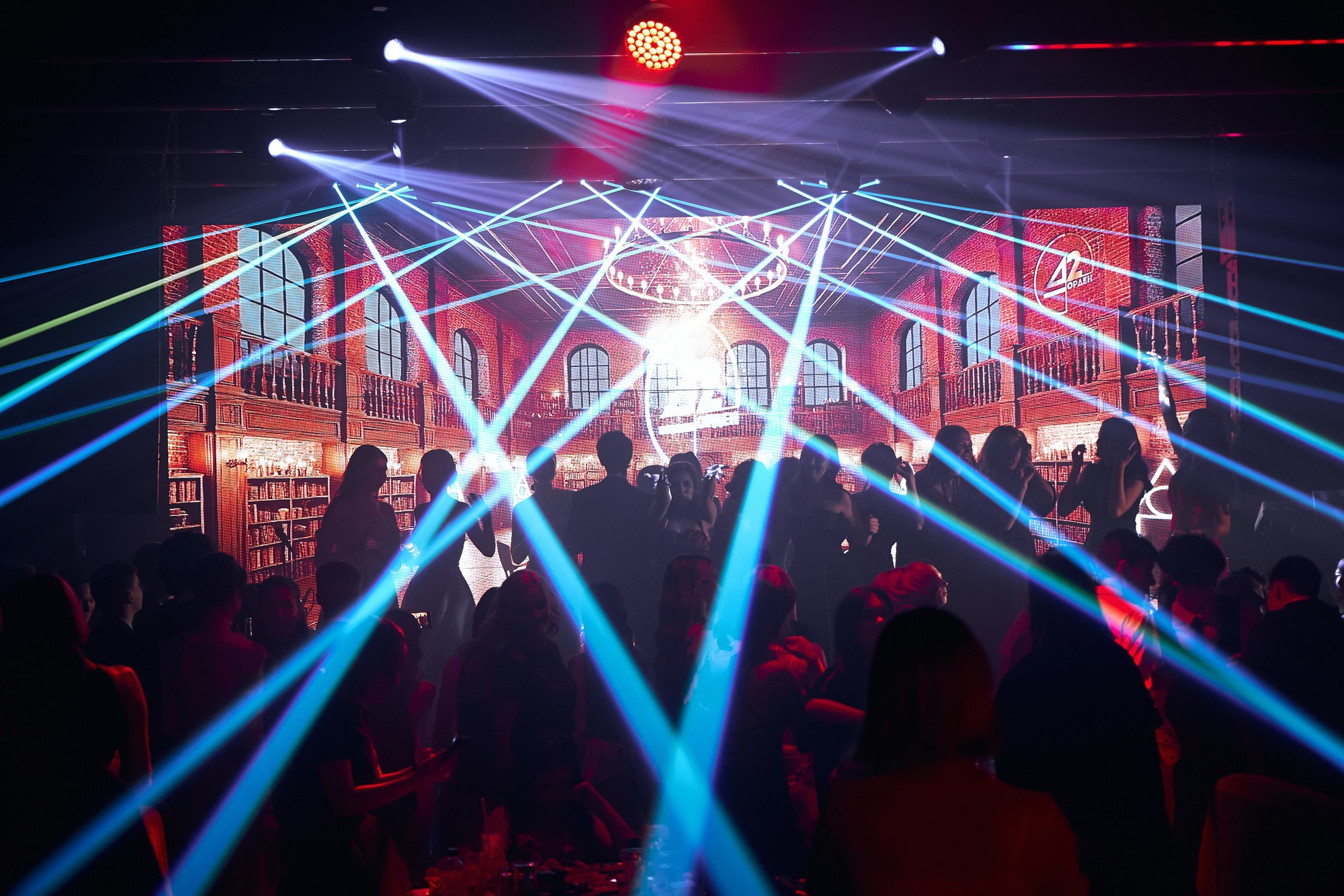 Фотограф на выпускной. Свадебный репортажный и фуд фотограф в Барнауле Гайфулин Виталий