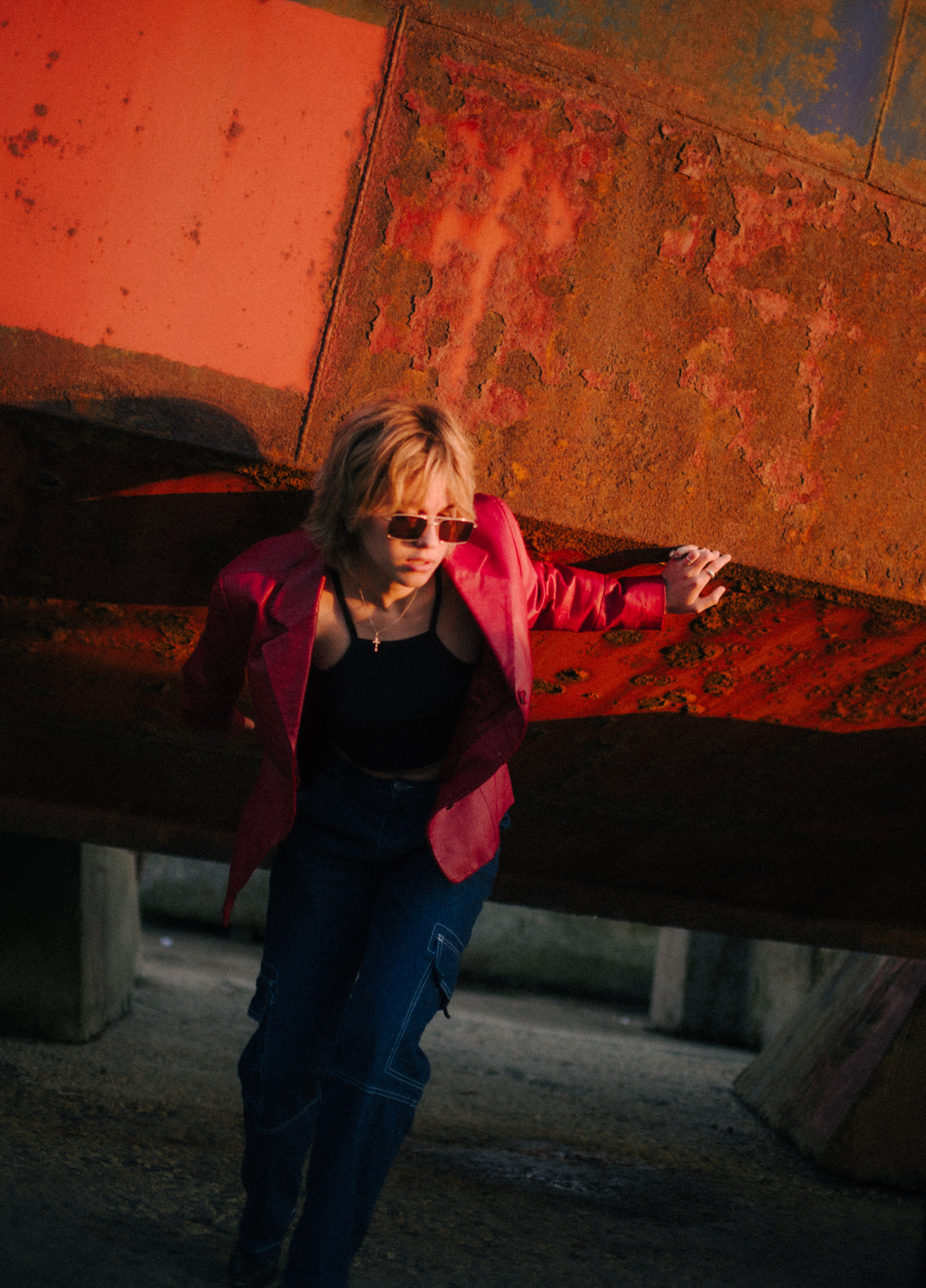 Вика среди заброшенных кораблей. Главная