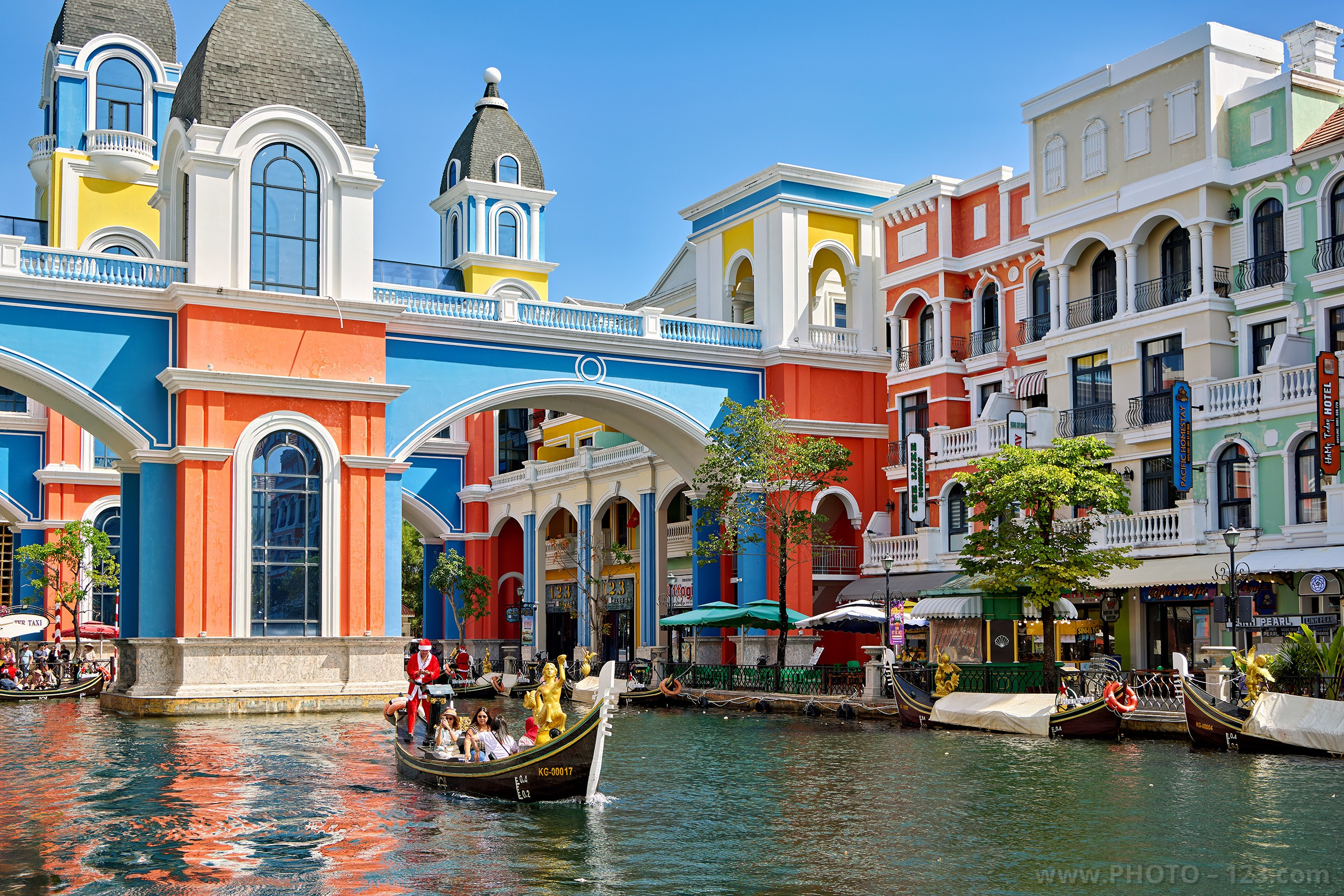 Grand World Phu Quoc Family Photography | Venice-Style Photoshoot. Photographer in Phu Quoc, Vietnam | Commercial & Lifestyle Photography