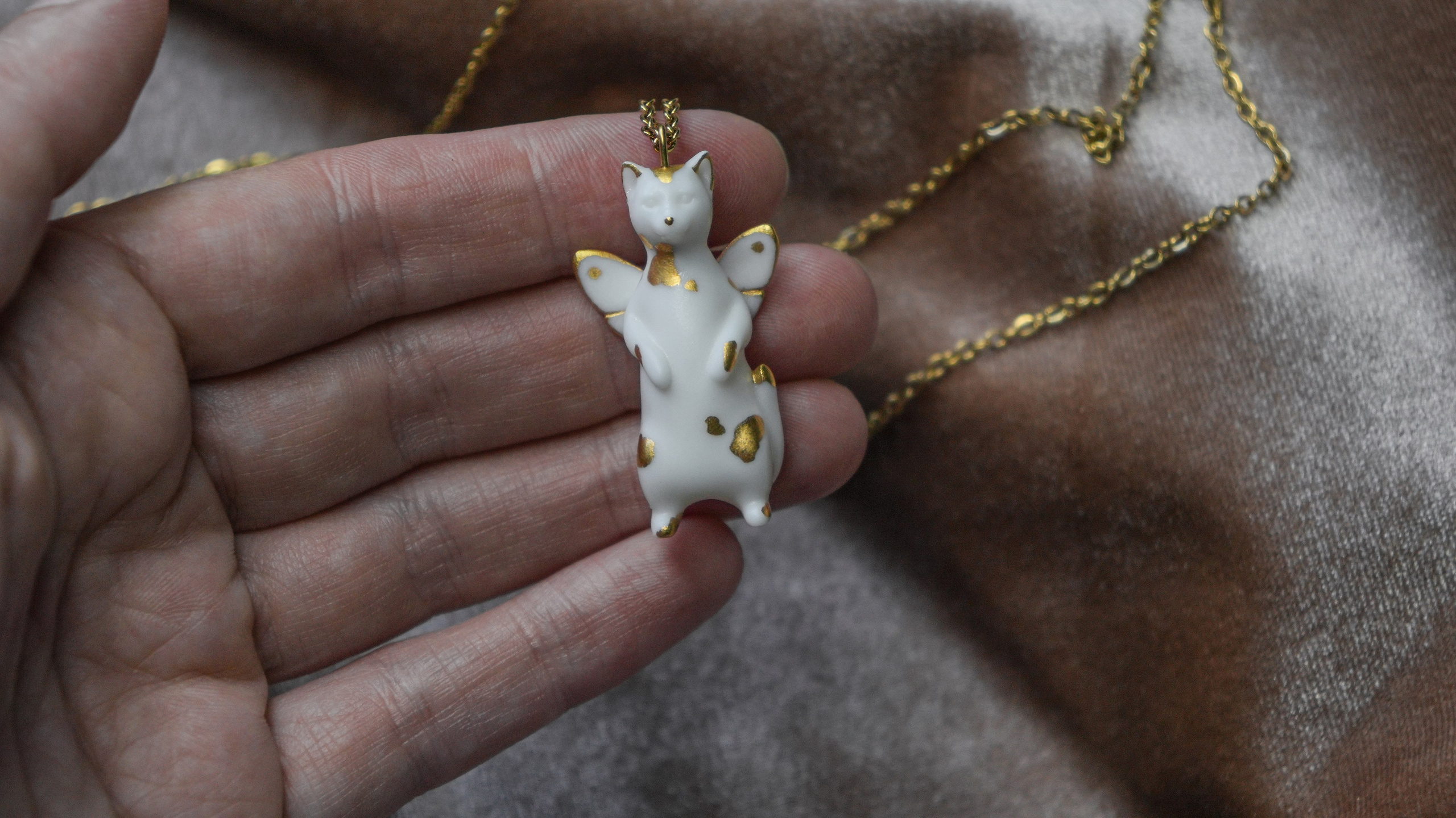 Кот с крыльями 2 вариант 9 000 руб. Авторские Шарнирные куклы и украшения из фарфора Алексаны Лавринчук