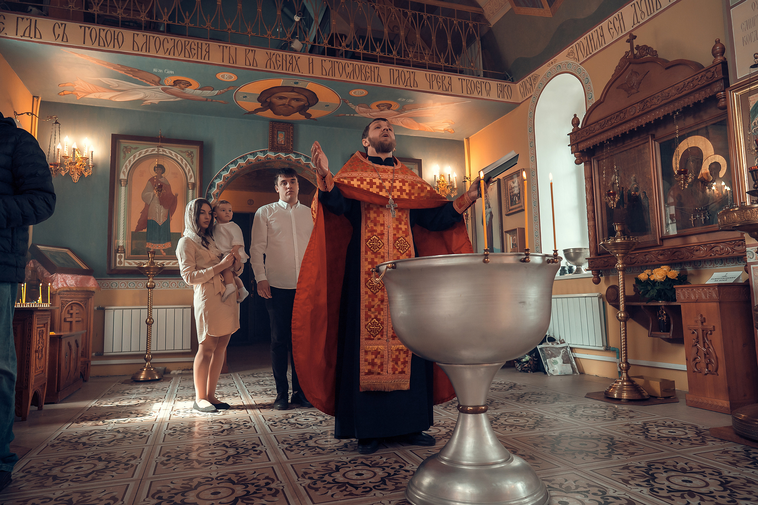 Крещение Артура, Храм Пресвятой Богородицы в п. Березовка. Фотограф на Крещение и Венчание в Красноярске Рамазанова Юлия