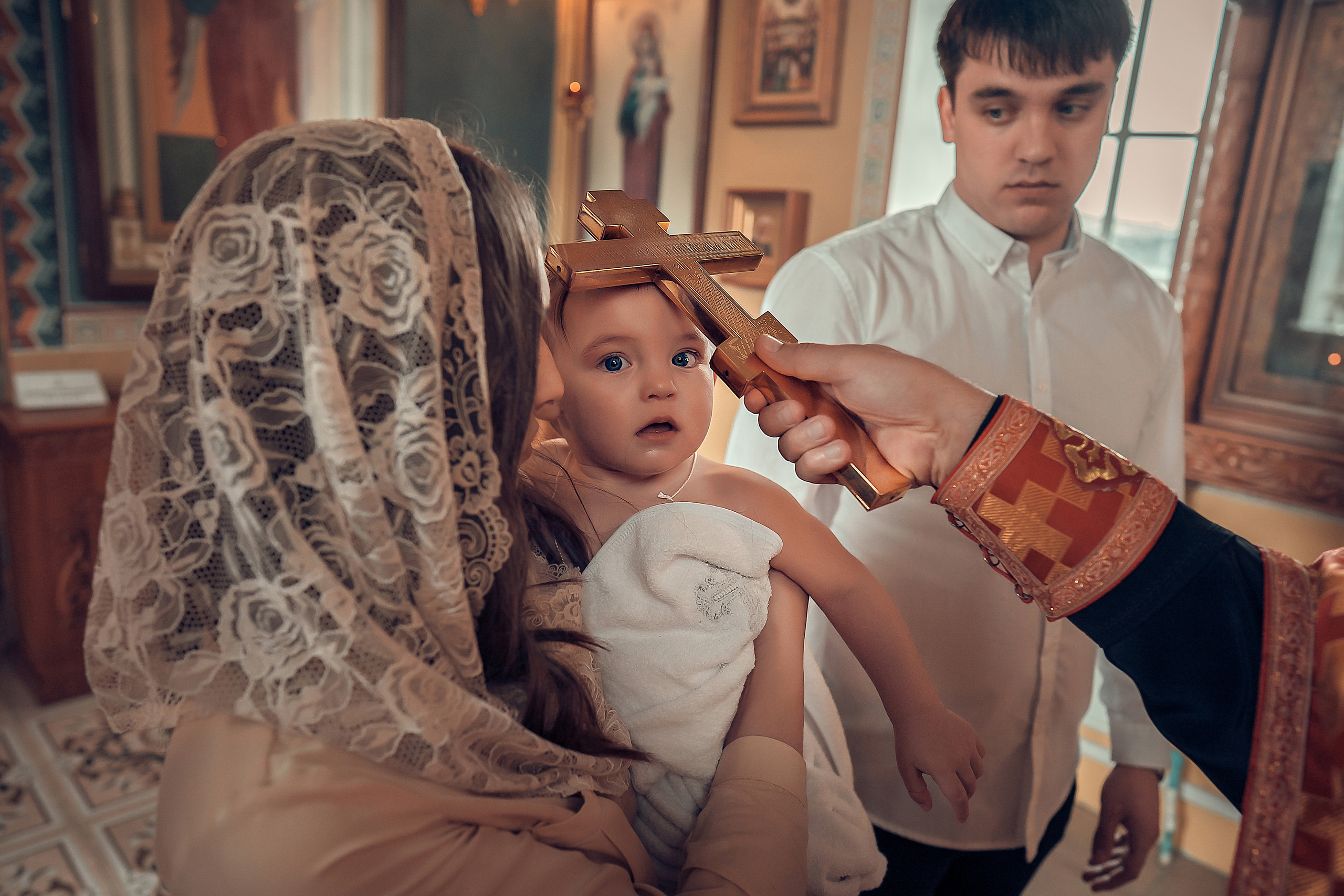 Крещение Артура, Храм Пресвятой Богородицы в п. Березовка. Фотограф на Крещение и Венчание в Красноярске Рамазанова Юлия