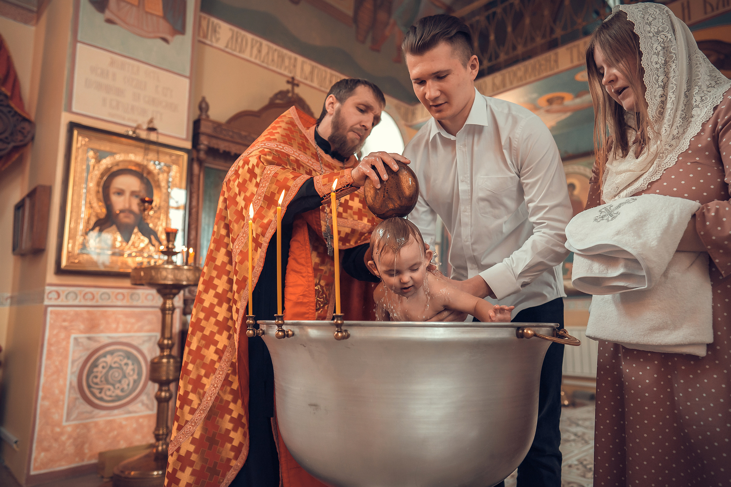 Крещение Артура, Храм Пресвятой Богородицы в п. Березовка. Фотограф на Крещение и Венчание в Красноярске Рамазанова Юлия