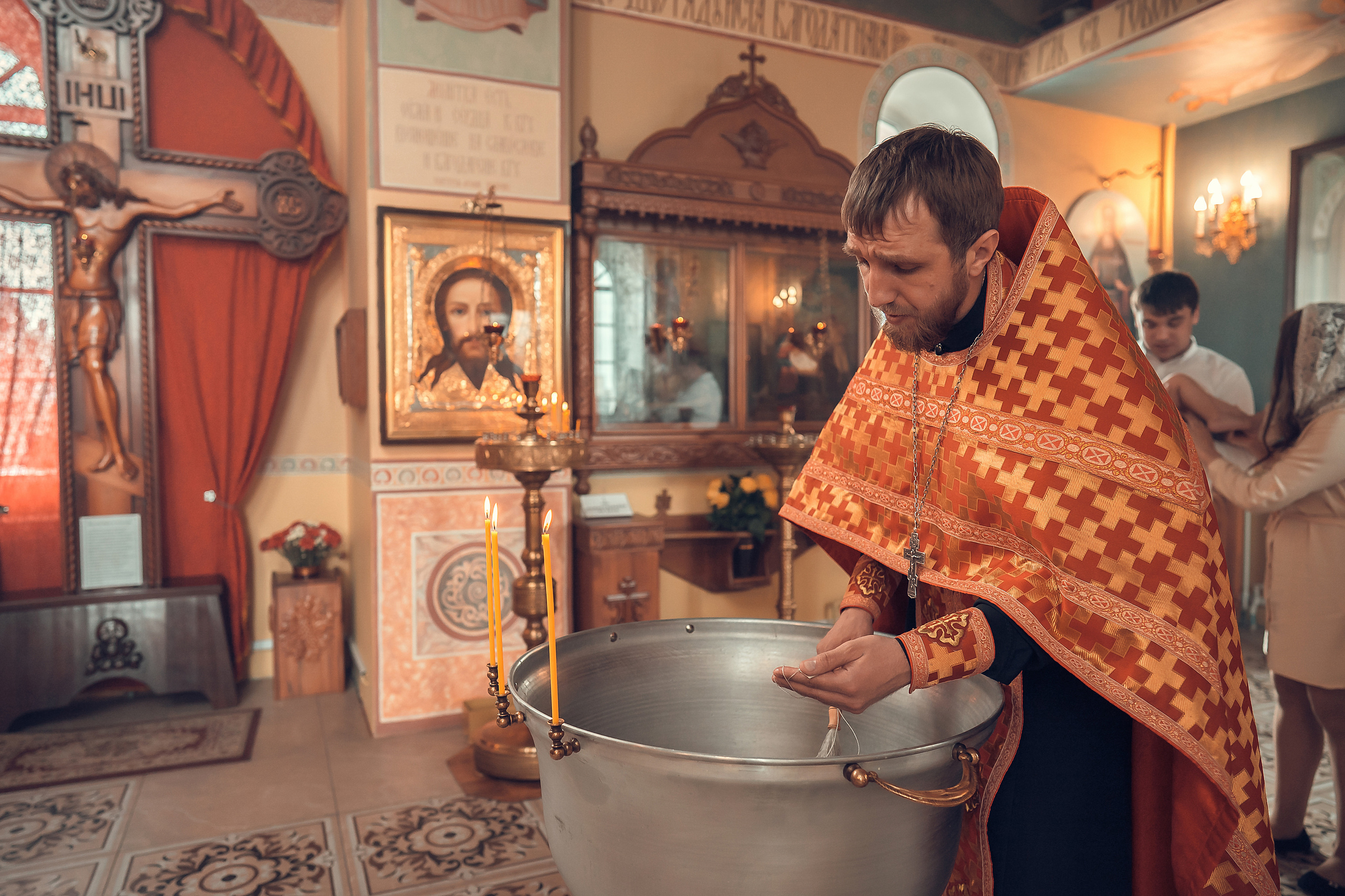 Крещение Артура, Храм Пресвятой Богородицы в п. Березовка. Фотограф на Крещение и Венчание в Красноярске Рамазанова Юлия