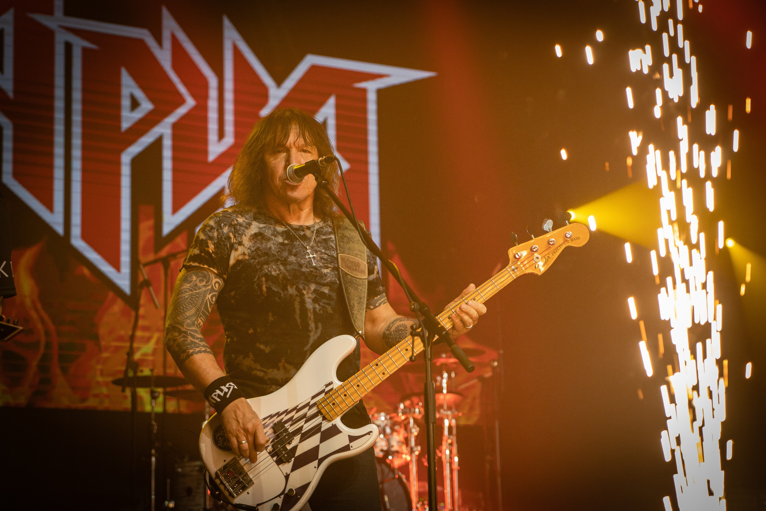 Ария. Фотограф. г. Южно-Сахалинск. Олег Толстов