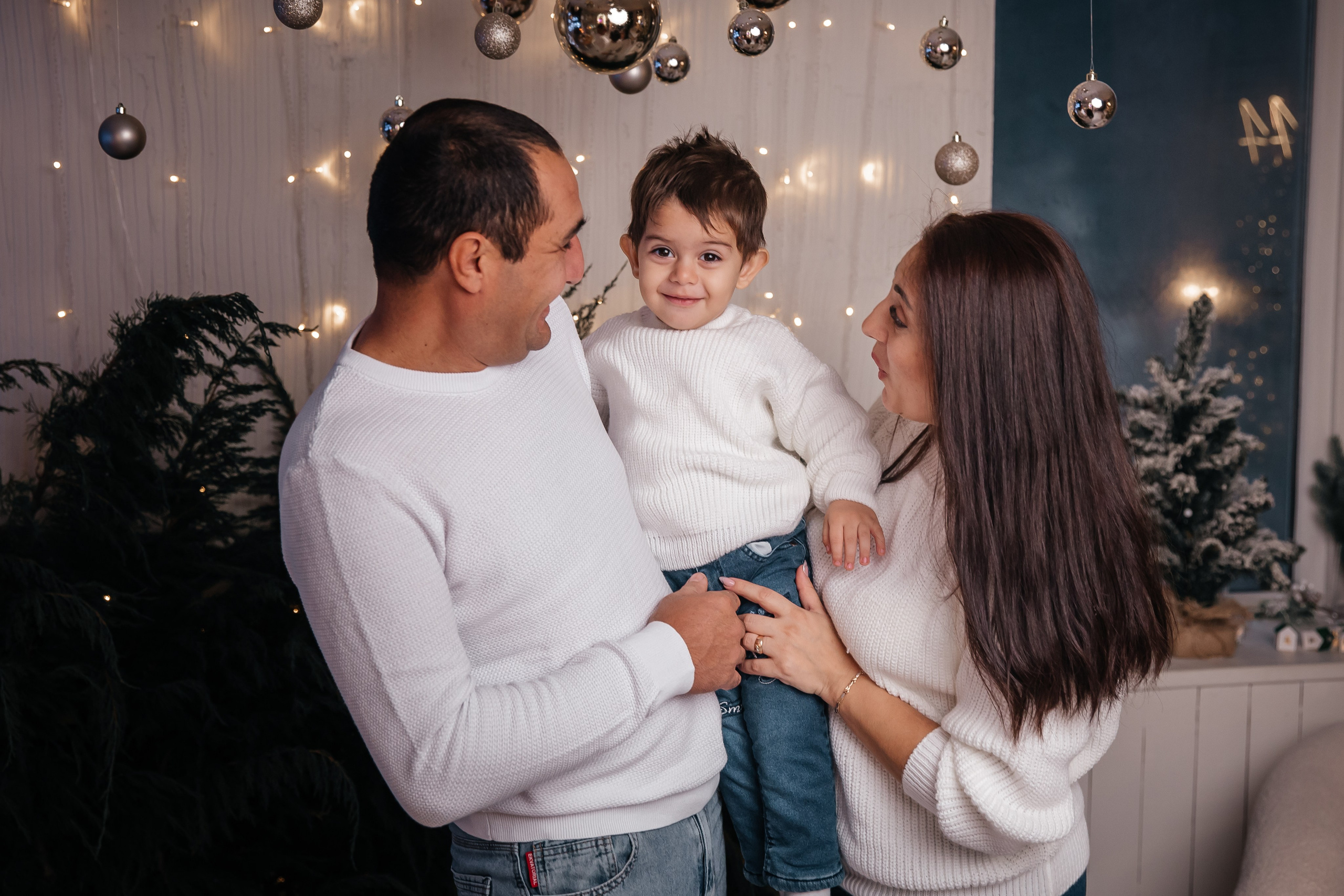 Семейная новогодняя фотосессия. Фотограф Любава Колесник. Выпускные альбомы в Крымском районе