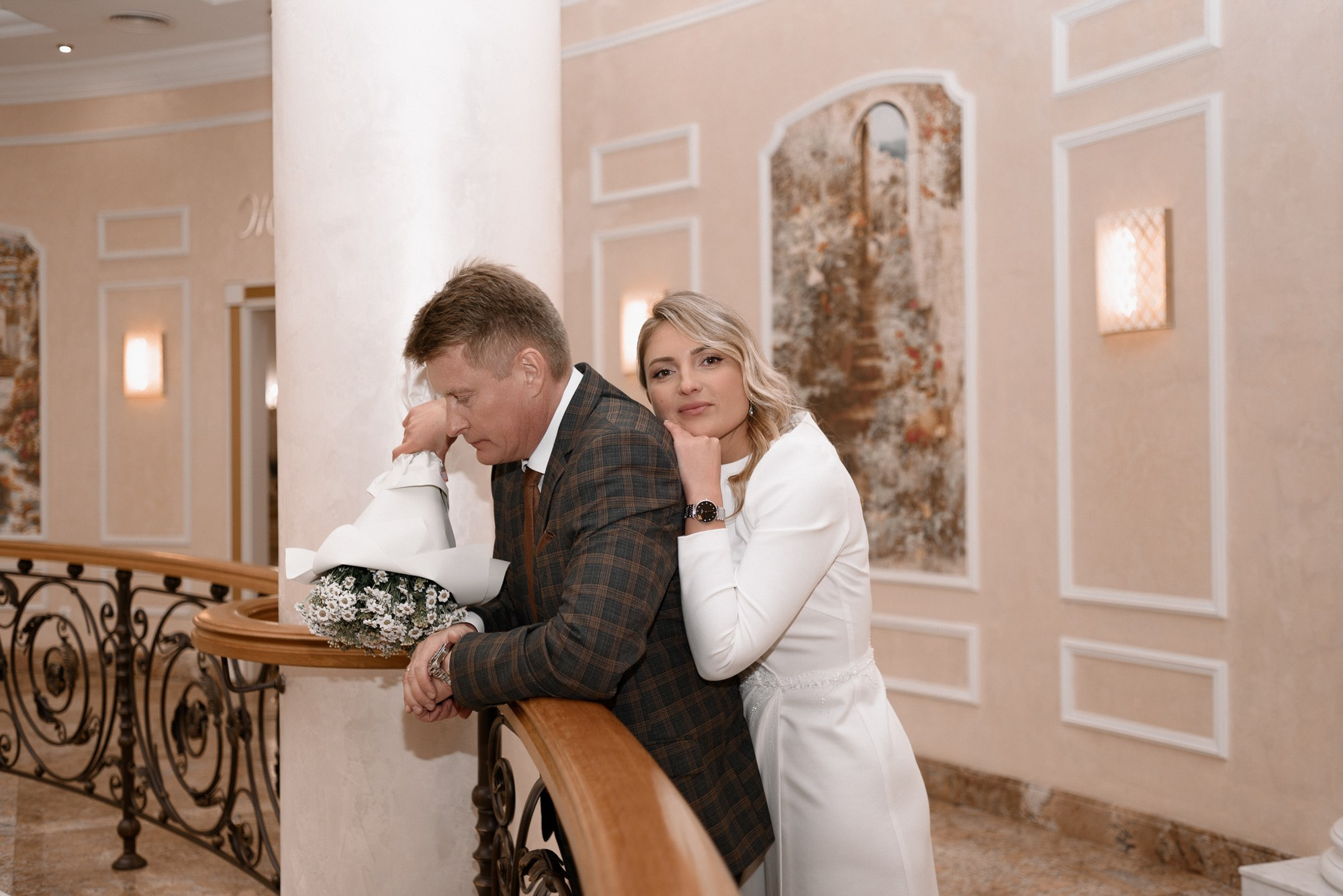 Свадебная фотосессия Дмитрия и Марии в Тюмени — Идеи для съемки в ЗАГСе и городе. Портретный фотограф Тюмень Дарья Мустафина