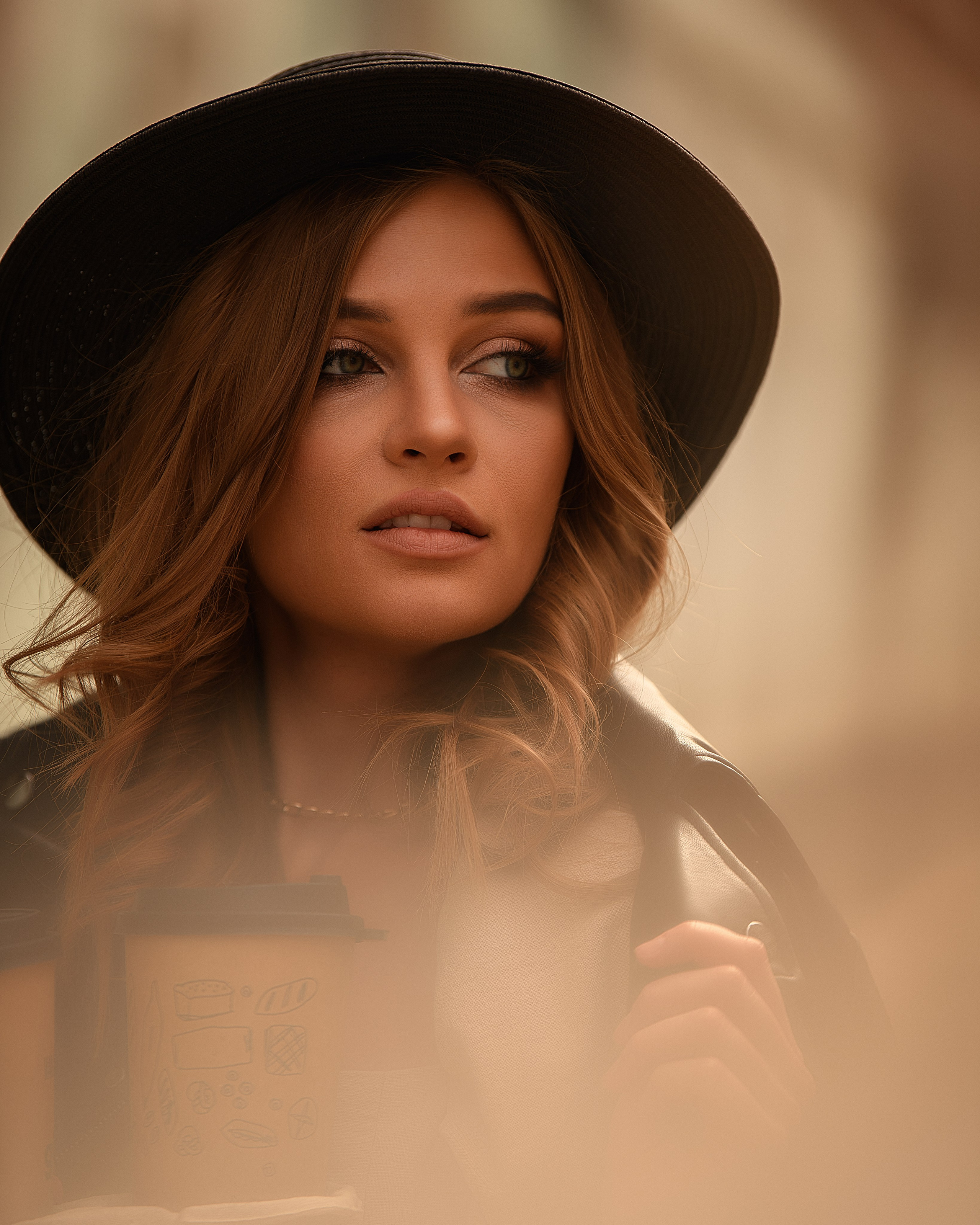 Фотосессия на Патриарших прудах в центре Москвы. Женский фотограф в Москве Богдашкина Динара