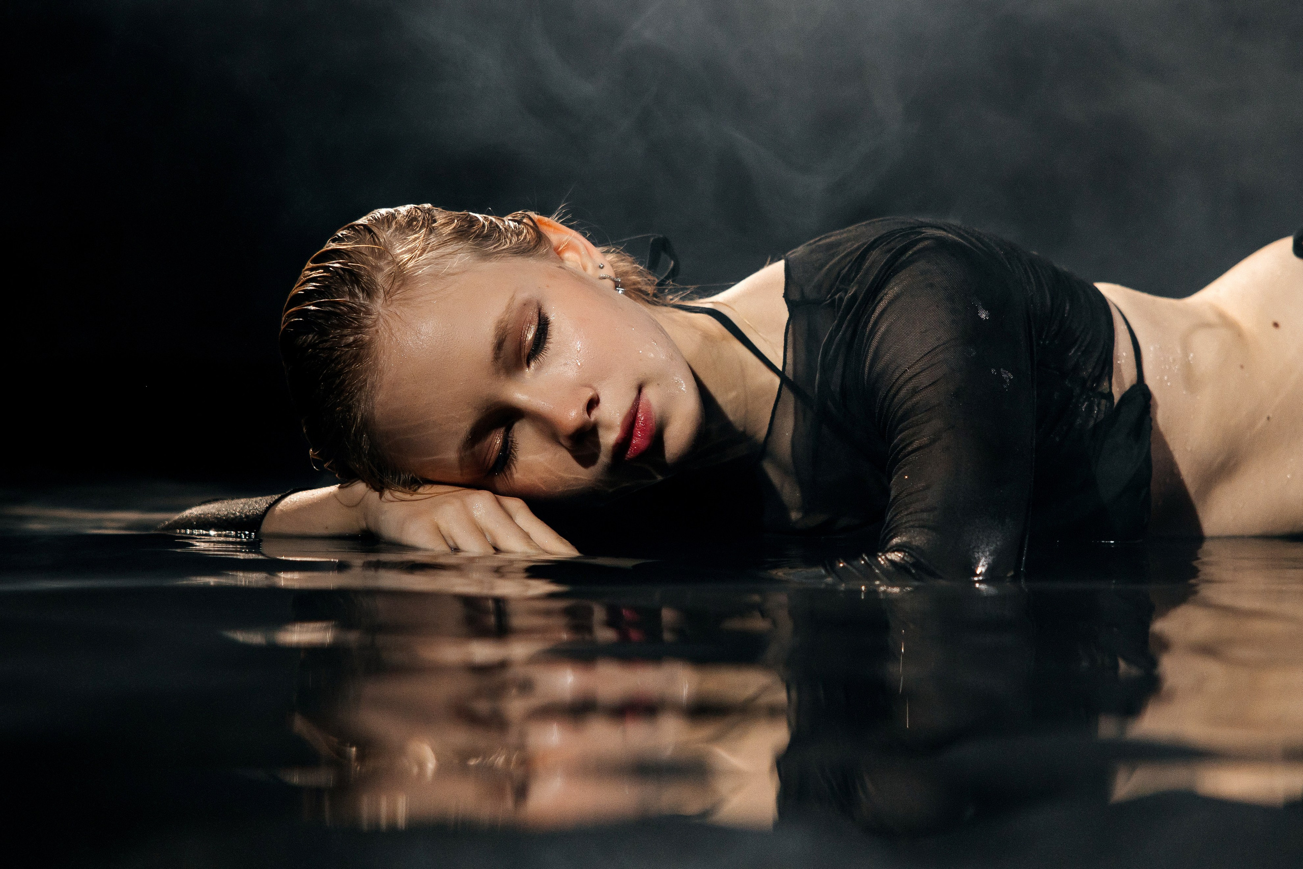 Ксюша в воде. Татьяна Мирзоян