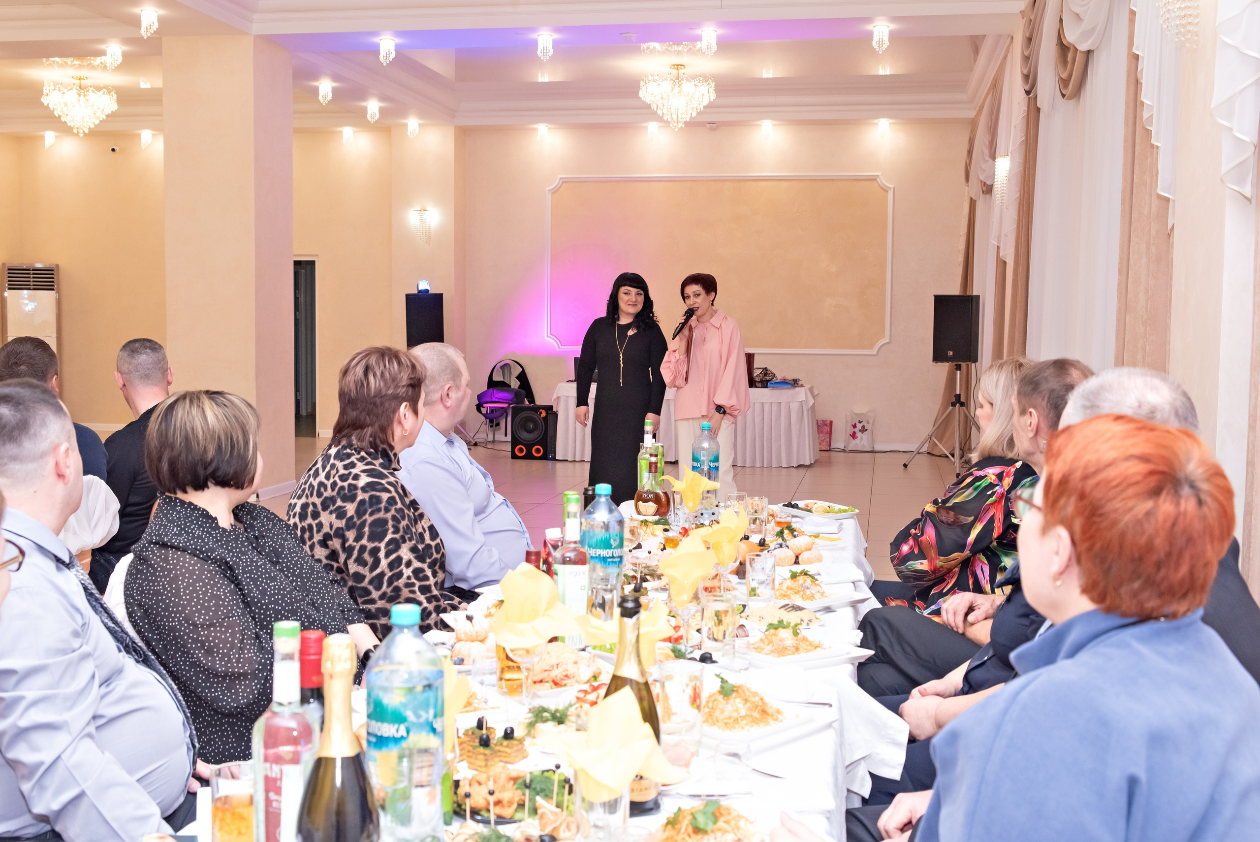 Юбилей Ирины. Ведущая — Наталья Белозерова. Банкетный зал — столовая Радио Завода. Семейный и портретный фотограф Кыштым Челябинск Марина Шигапова