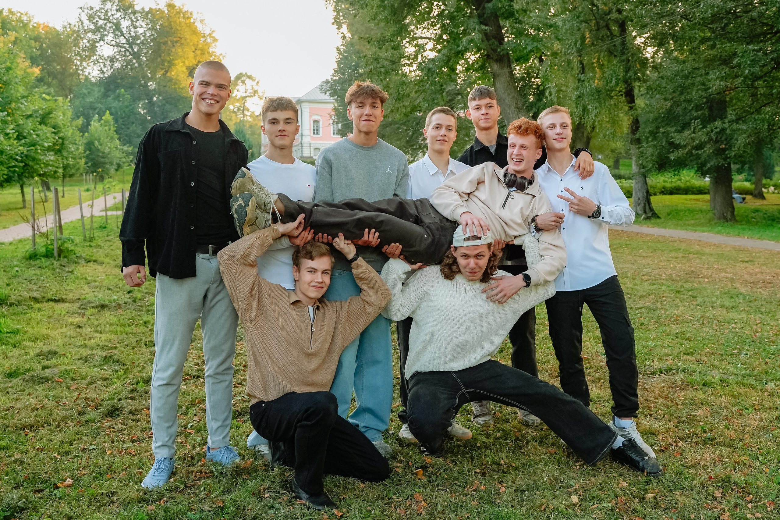 9/11 класс — осенняя прогулка. Выпускные альбомы Чехов, выпускные альбомы