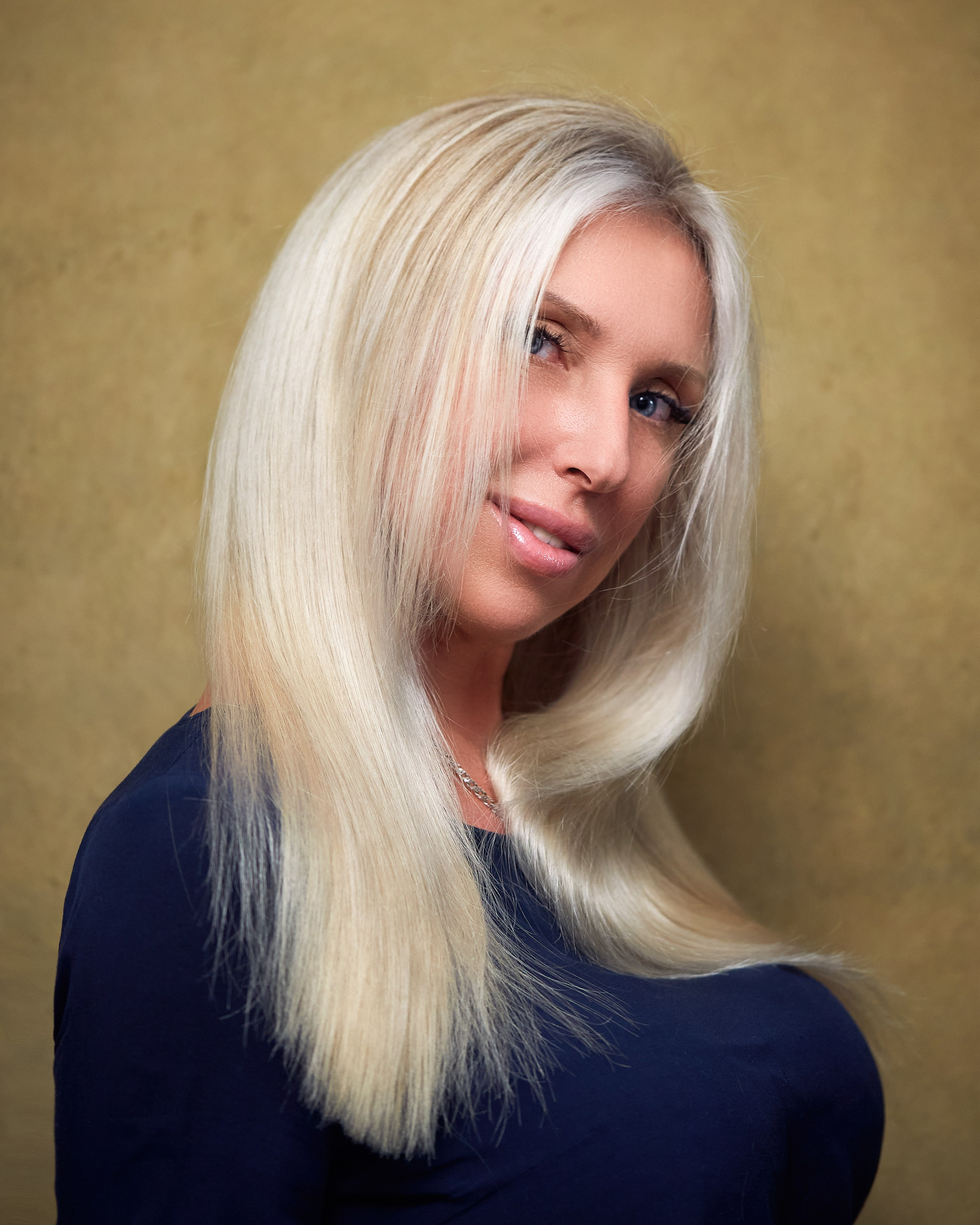 Все виды и любой сложности: Стрижки, Колористика, Укладки, Вечерние прически. DMITRY MOISEENKO — фотограф, художник, топ-стилист