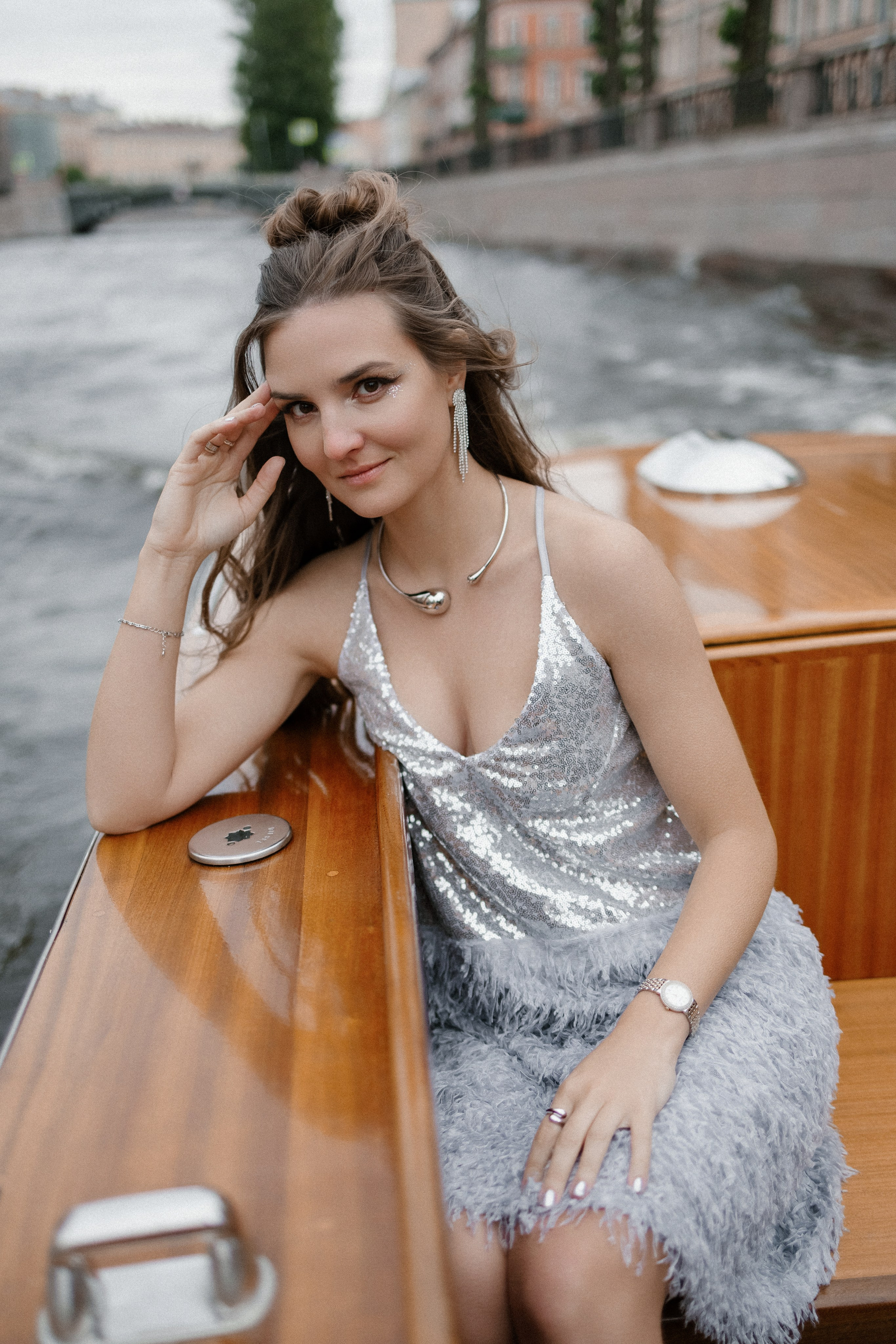 Прогулка на венецианском катере. Свадебный фотограф в Санкт-Петербурге Ксения Кобышева