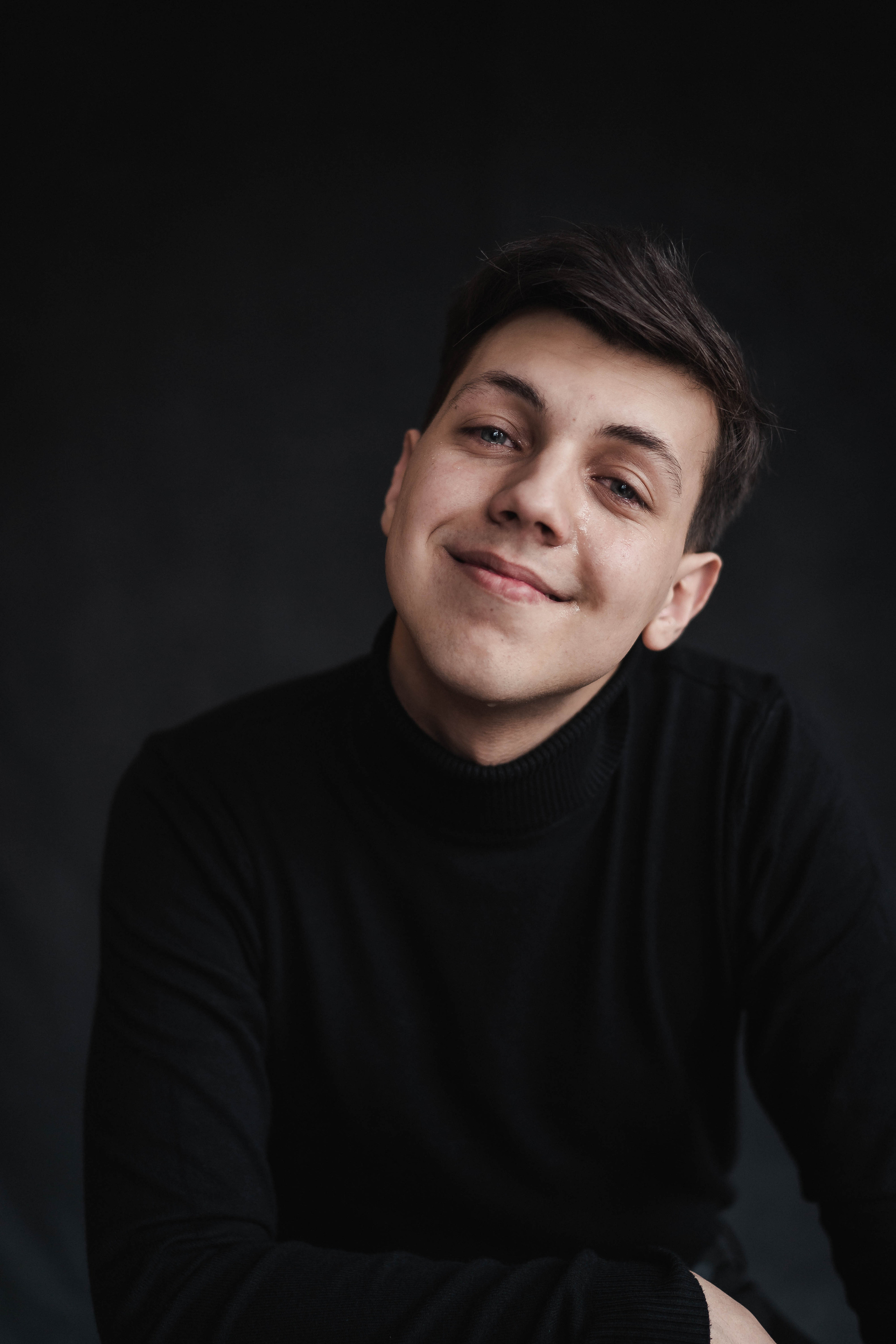 Вадим Адаменко. Выпускник ВГИКа, мастерская А.Я. Михайлова. Актер театра и кино