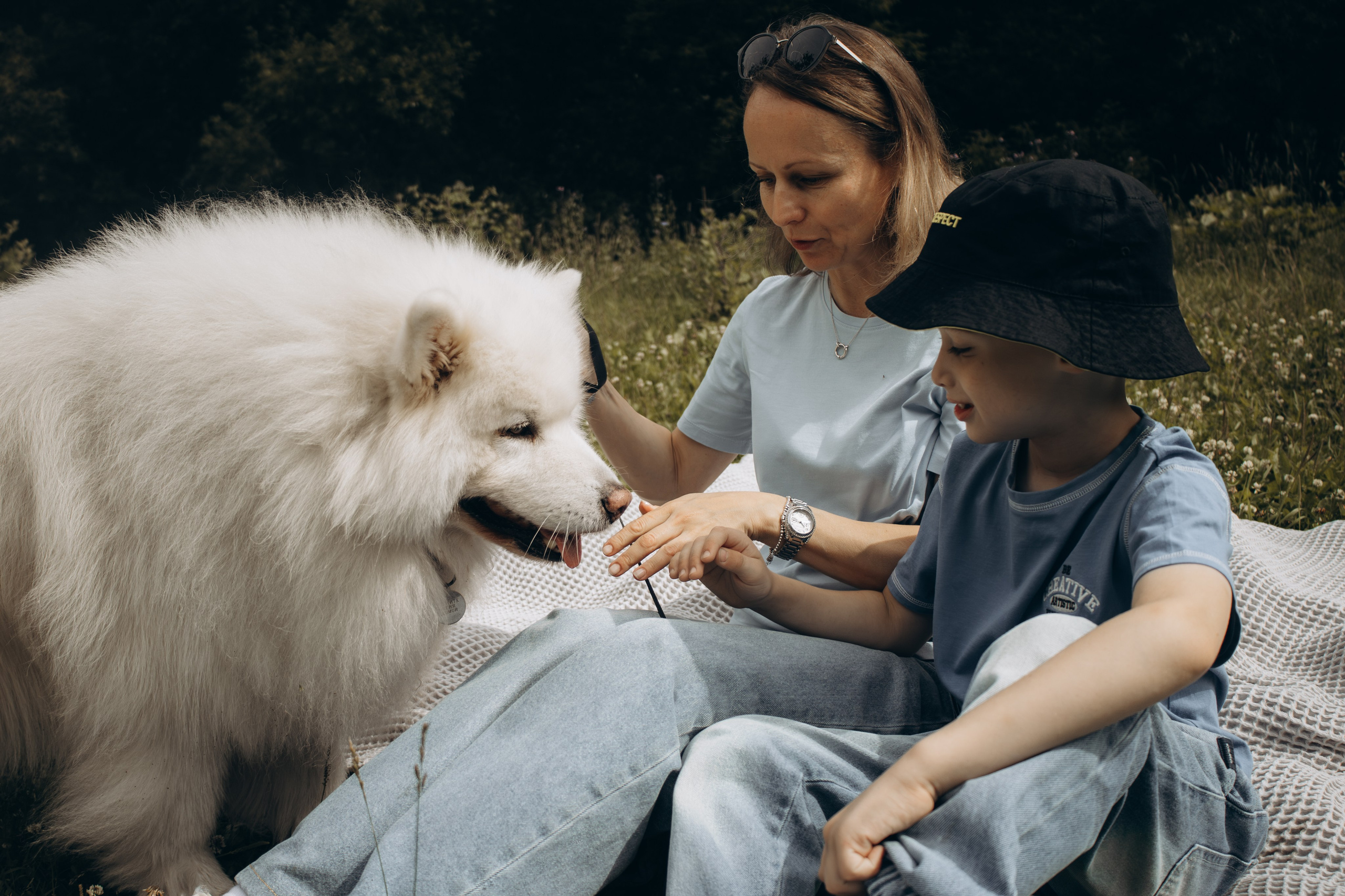 Фотосессия с ребенком и собакой в парке. Фотограф-анималист в Москве Екатерина Тихонова