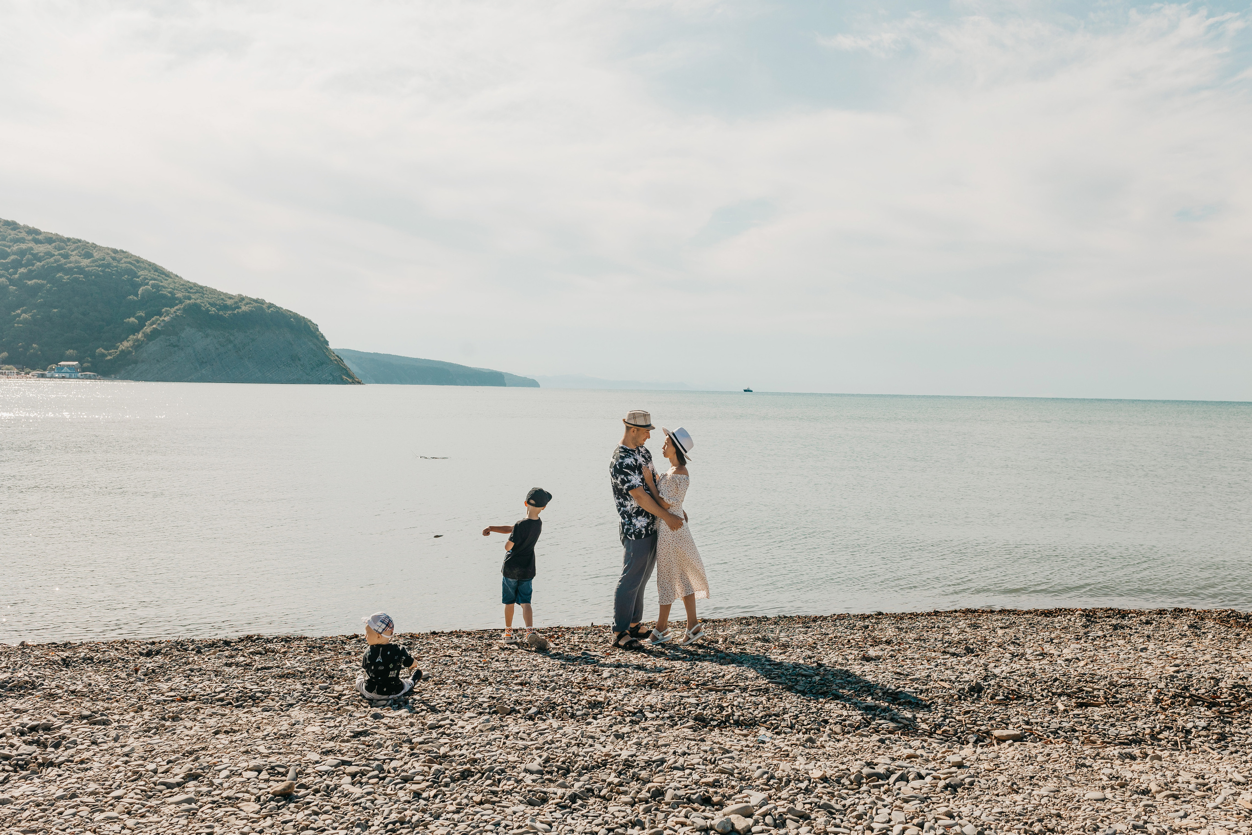 Александра и Павел с детьми. Фотограф в Геленджике, Архипо-Осиповке, Абрау-Дюрсо, Кринице Виктория