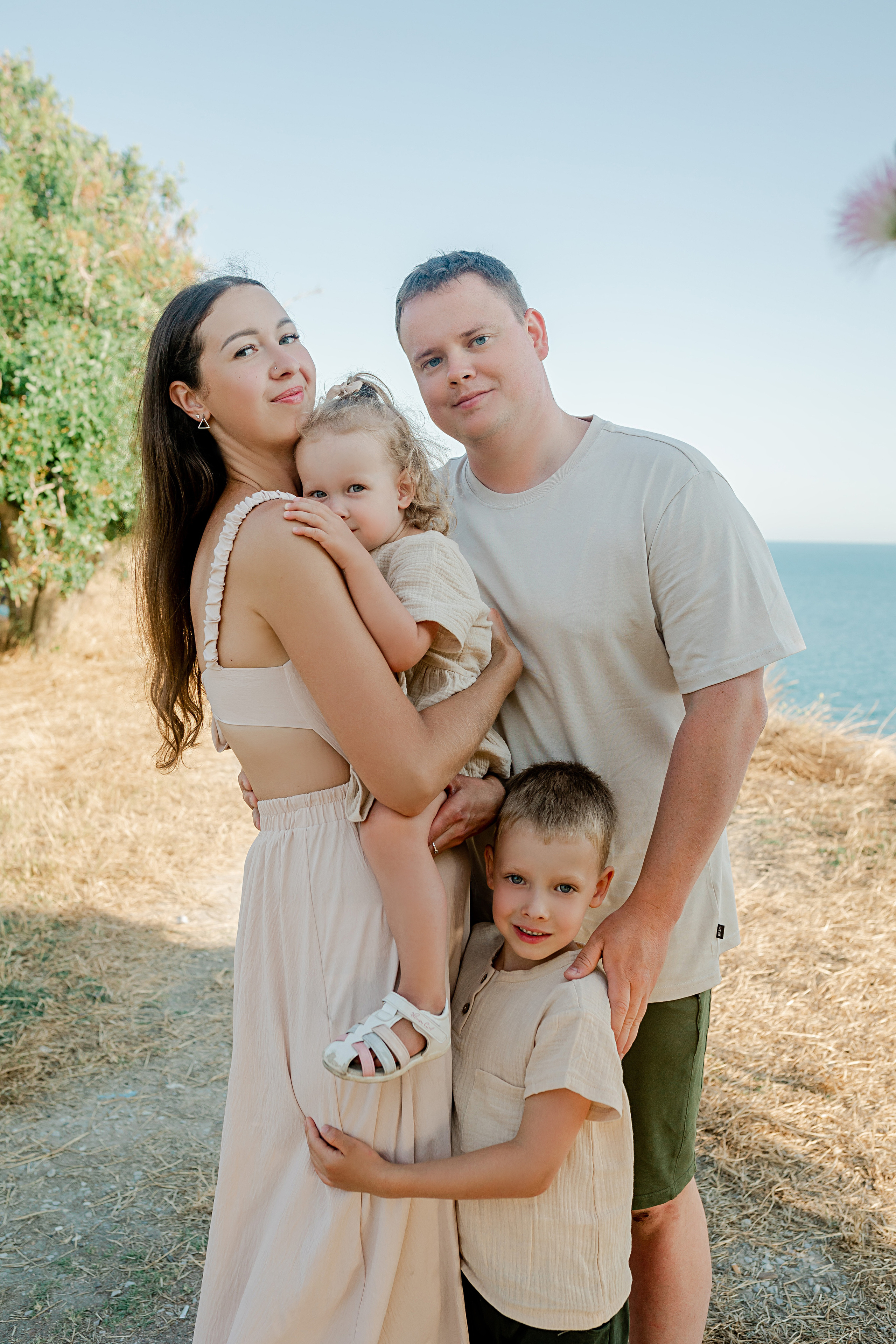 Татьяна и Виктор с детьми. Фотограф в Геленджике, Архипо-Осиповке, Абрау-Дюрсо, Кринице Виктория