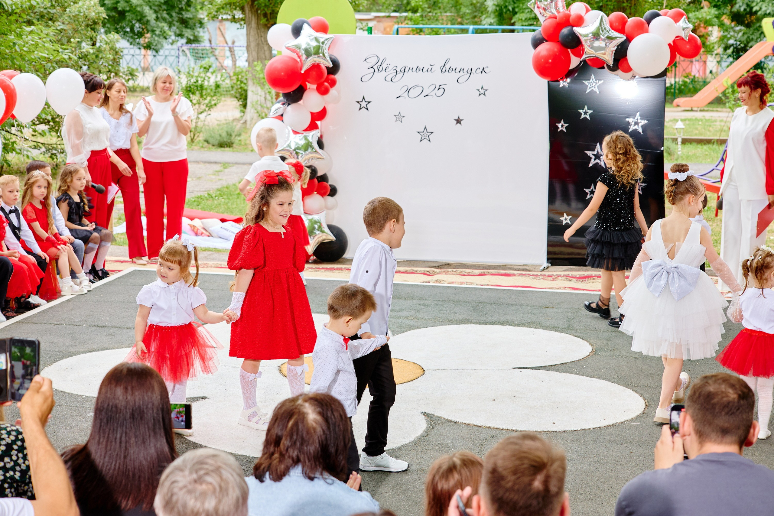 Выпускной 45 сад. Фотограф Выпускные альбомы Таганрог Сергей Коробченко