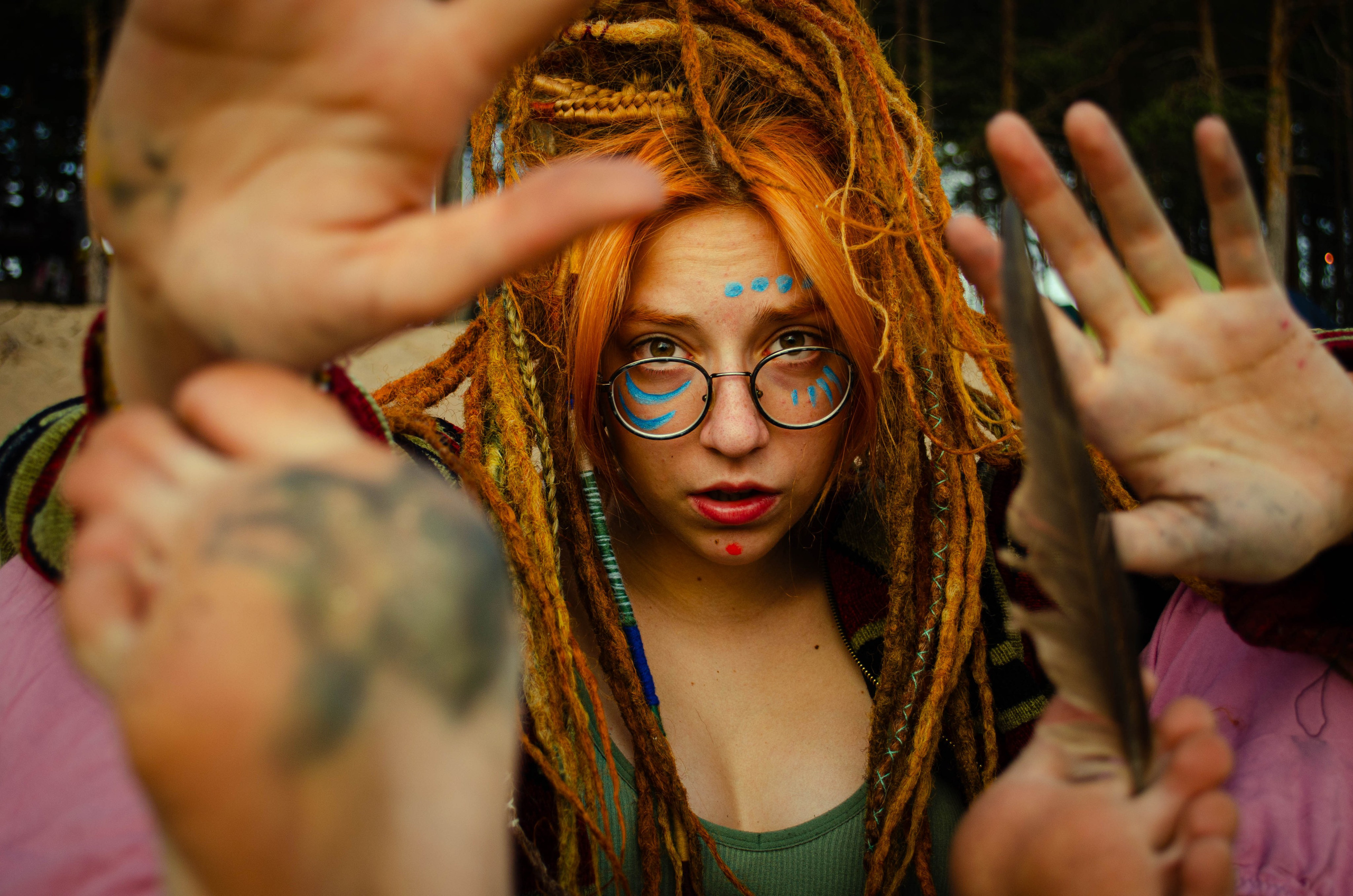 живые портреты на музыкальном фестивале, в походе