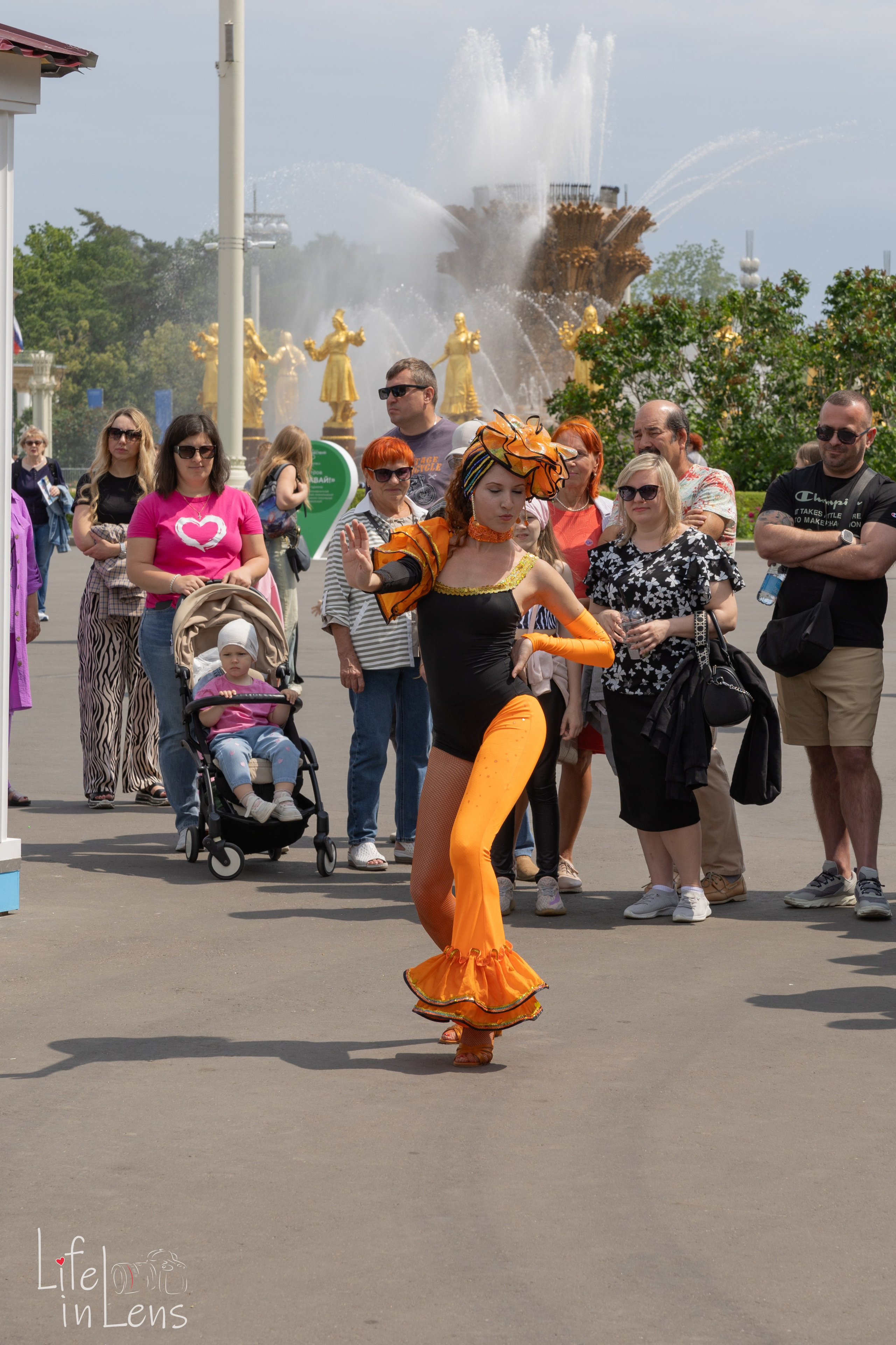 ВДНХ. День России. Фотограф, получающий удовольствие от своей работы