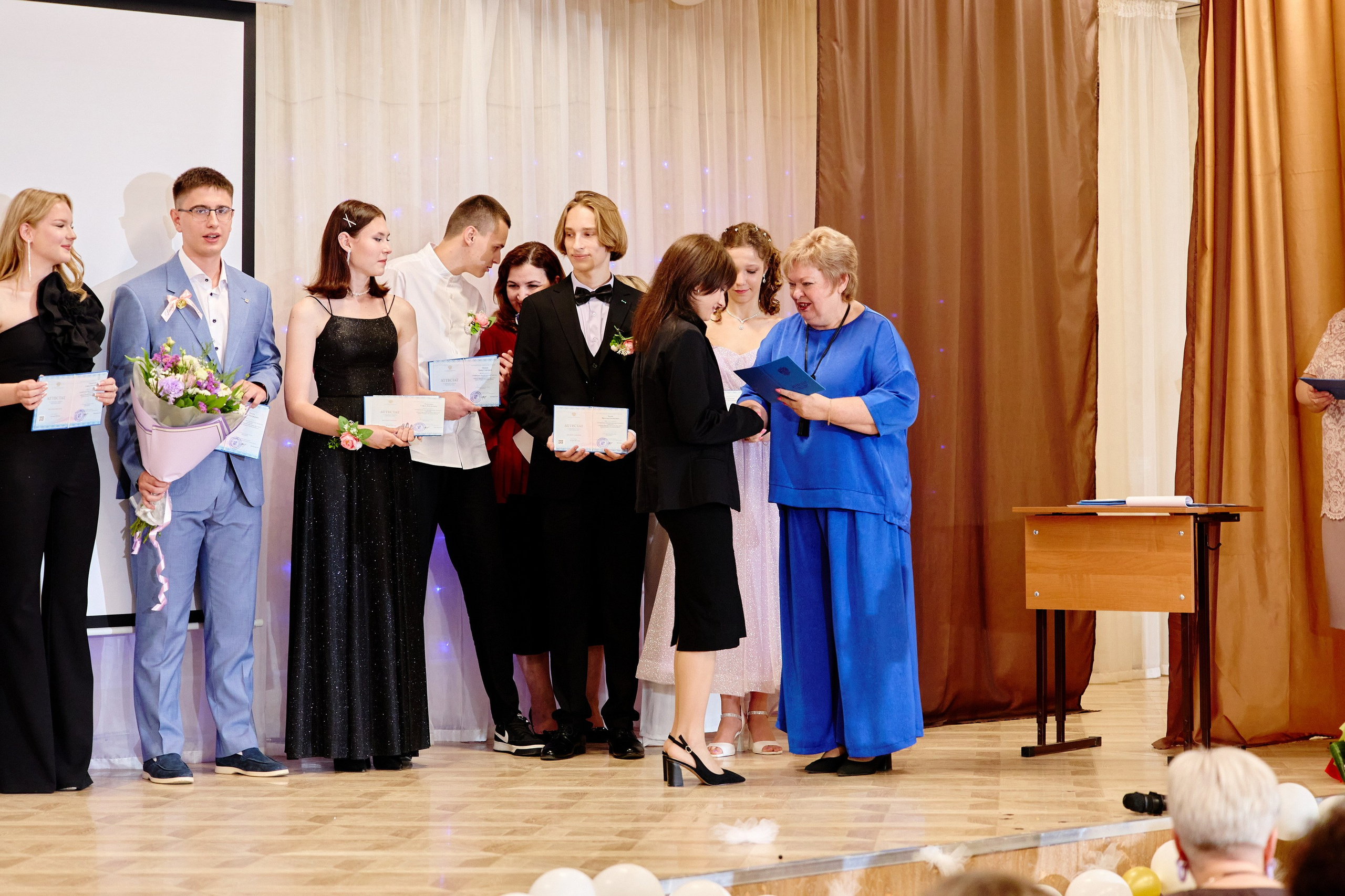 Выпускной 35 Сош. Фотограф Выпускные альбомы Таганрог Сергей Коробченко