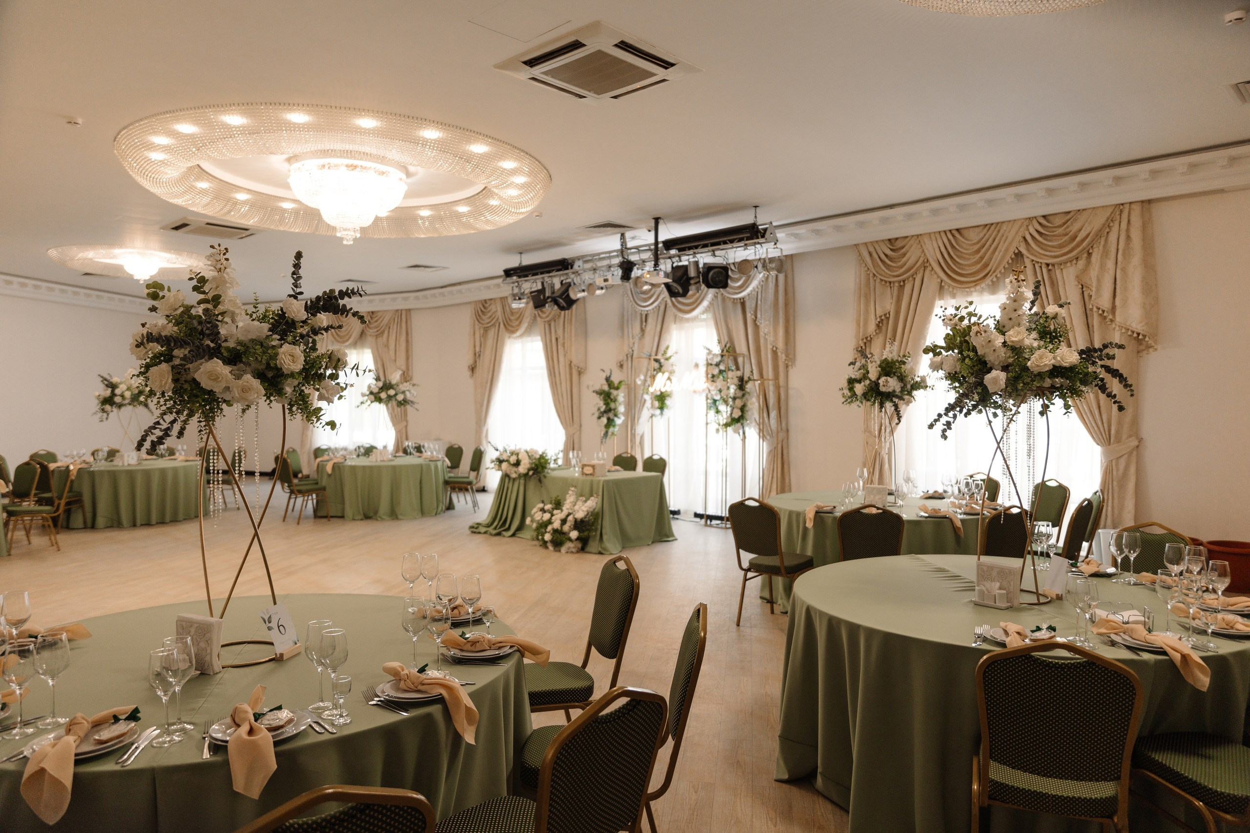 Фотографии зала. Банкетный комплекс и свадебное агенство "Александр Грин"