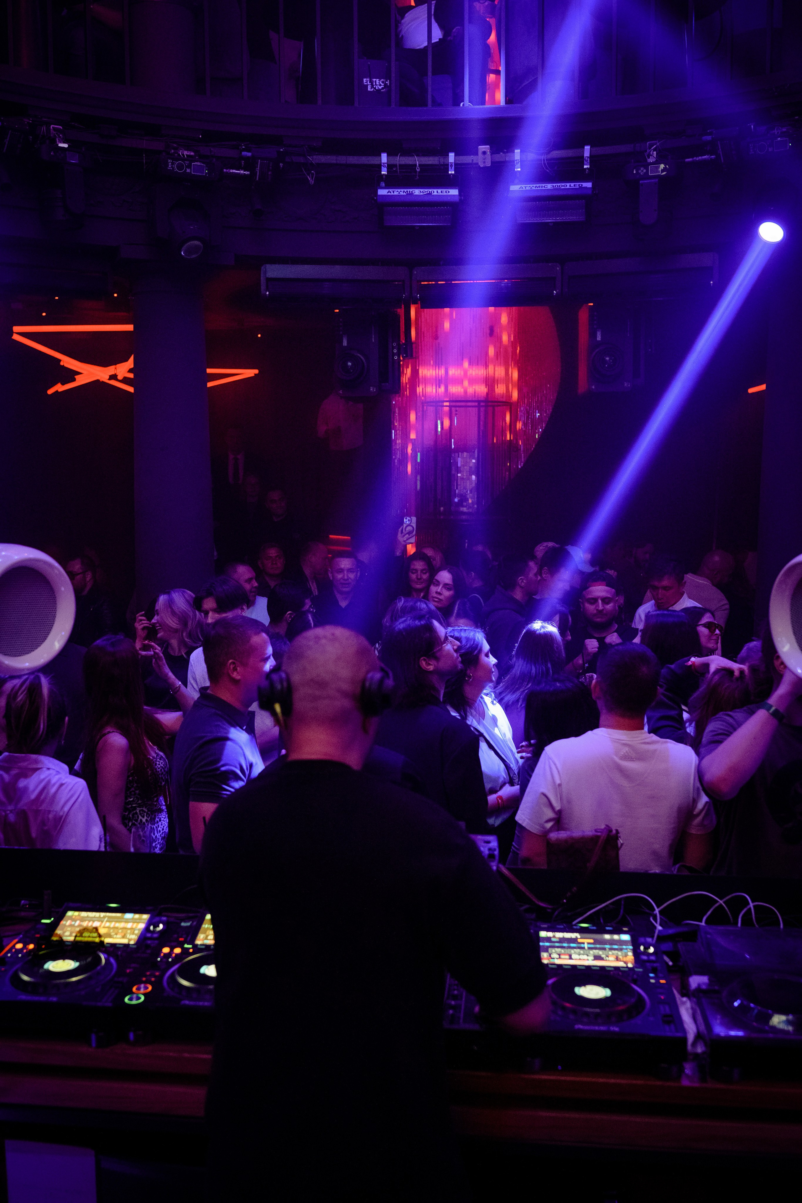 Вечеринка OSNOVATELI.LIVE репортажный фотограф Саша Дружинина. Репортажный фотограф в Москве Саша Дружинина