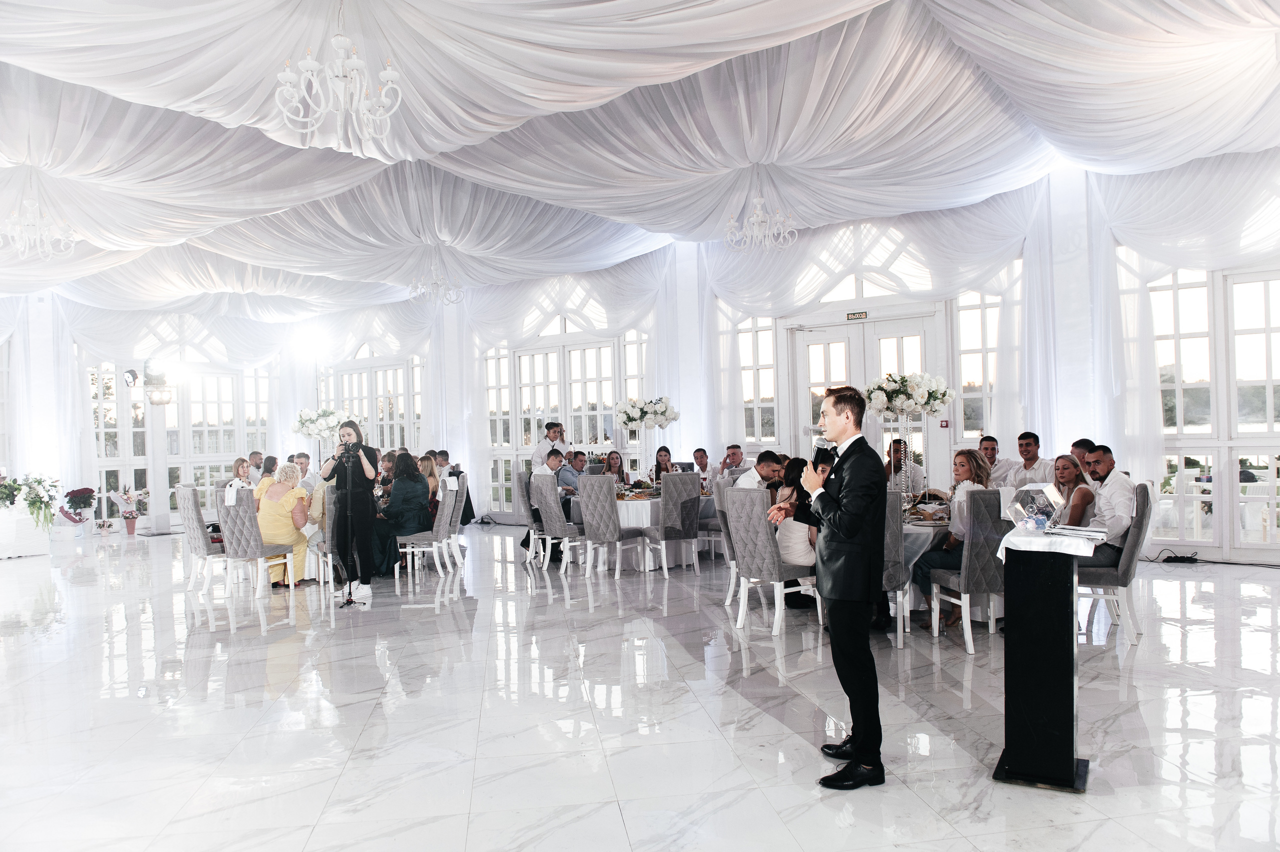 Ведущий Вячеслав Тиманов