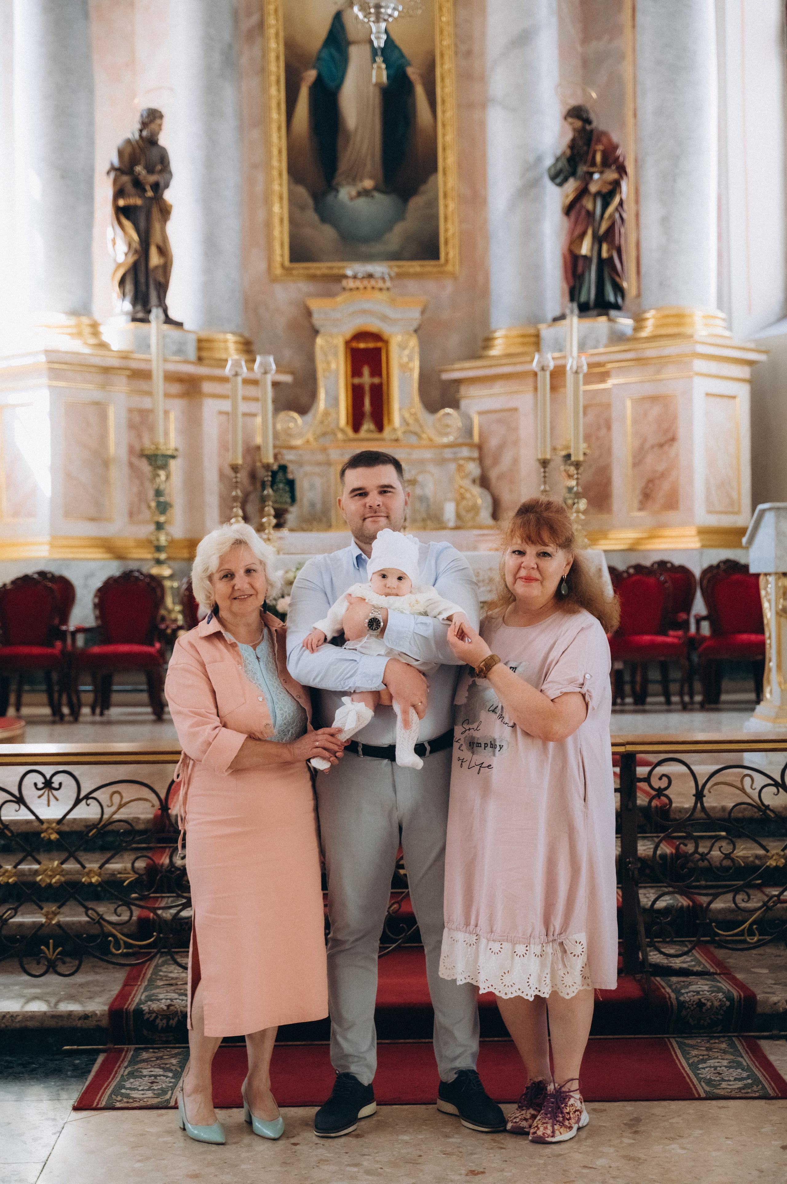 Крещение Василисы Архикафедральный костел Имени Пресвятой Девы Марии. Семейный фотограф в Минске Дарья Дреко