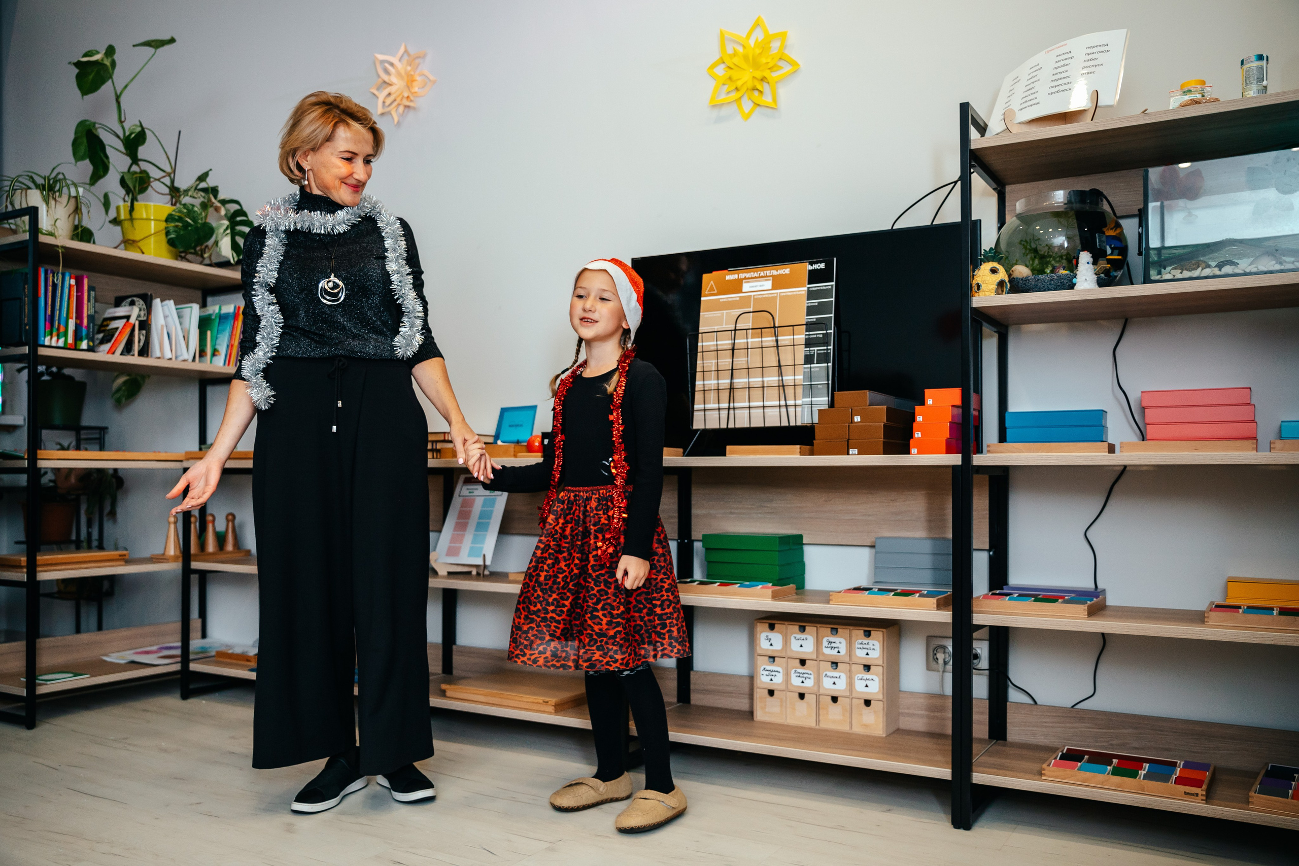 Новогодний утренник в Монтессори-школе. Семейный lifestyle фотограф в Санкт-Петербурге Людмила Пахомова