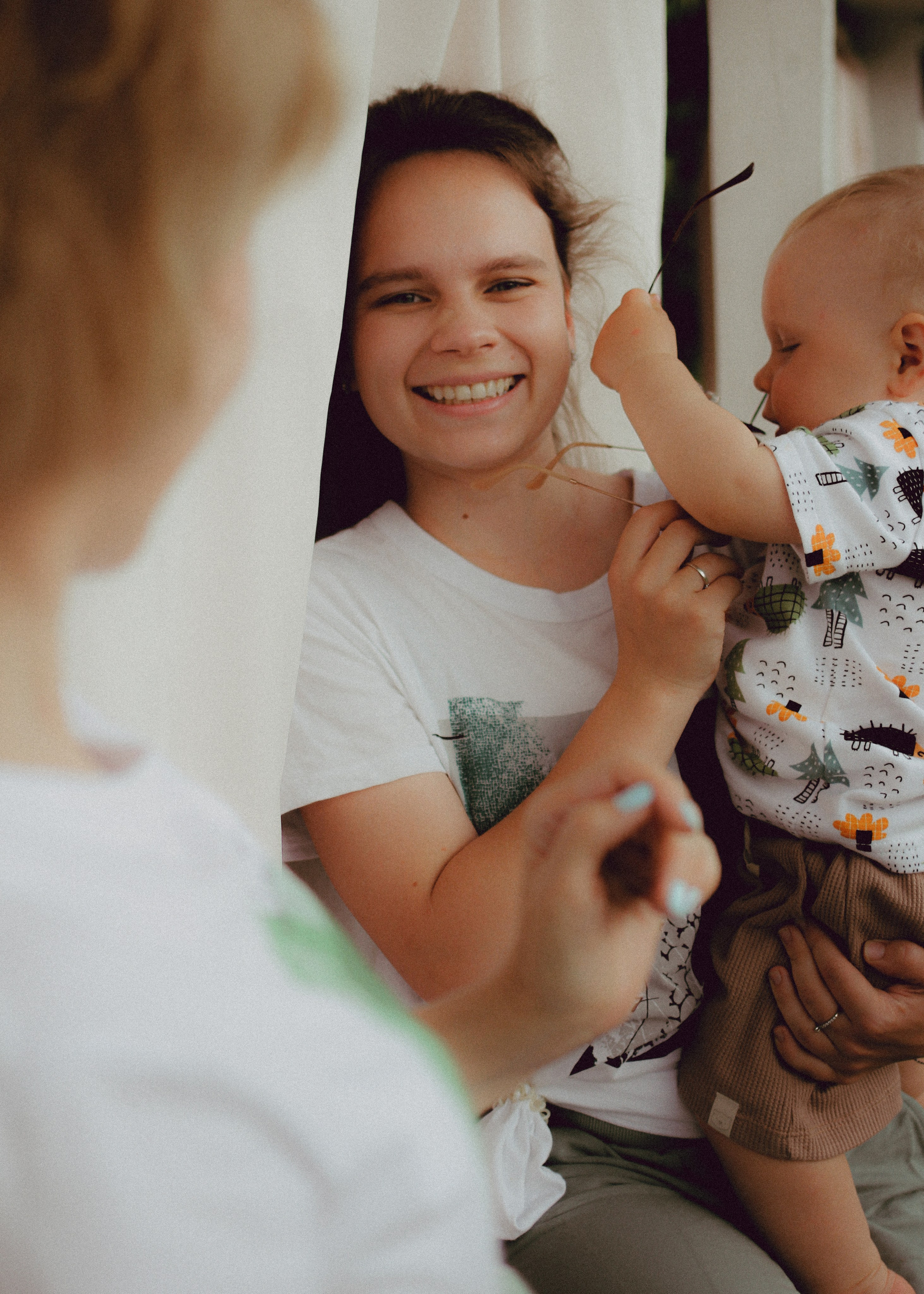 Бабушка Ира, мама Даша и маленький Ваня. Александра Крашевская. Портретный фотограф в Москве и Санкт-Петербурге