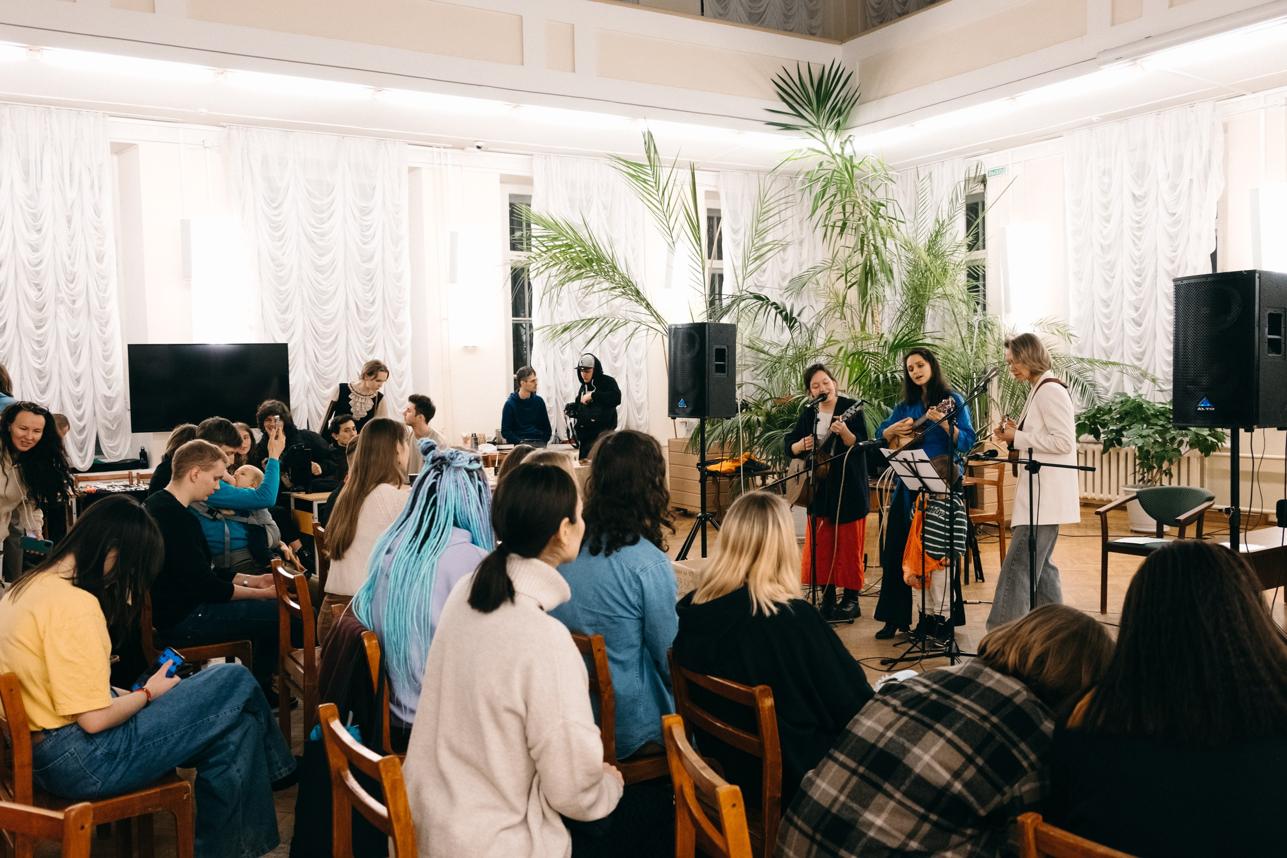 Гаражная распродажа и концерт в библиотеке им. Герцена. Varankin denis