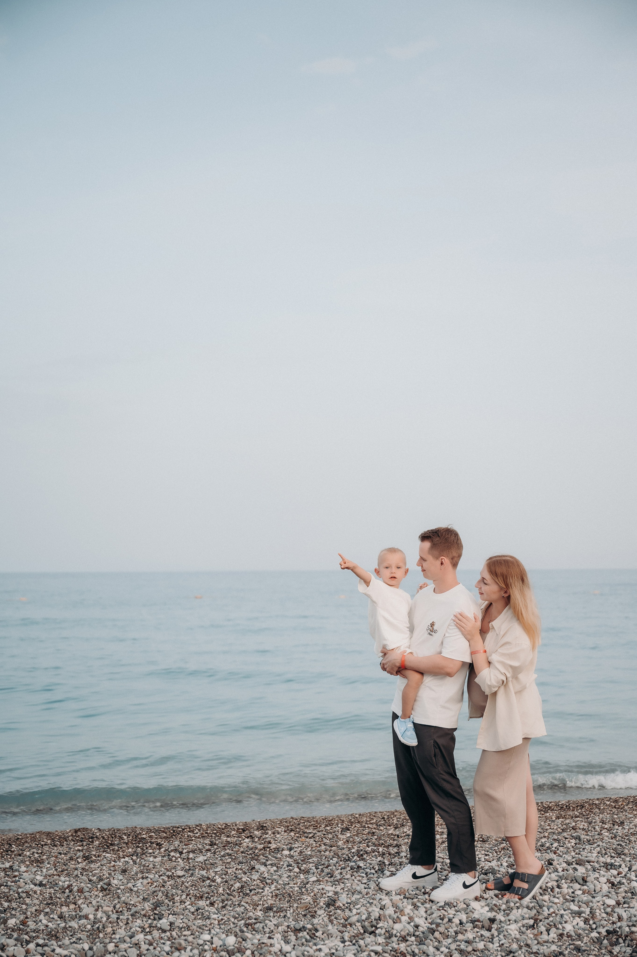 На берегу Средиземного моря. Главная