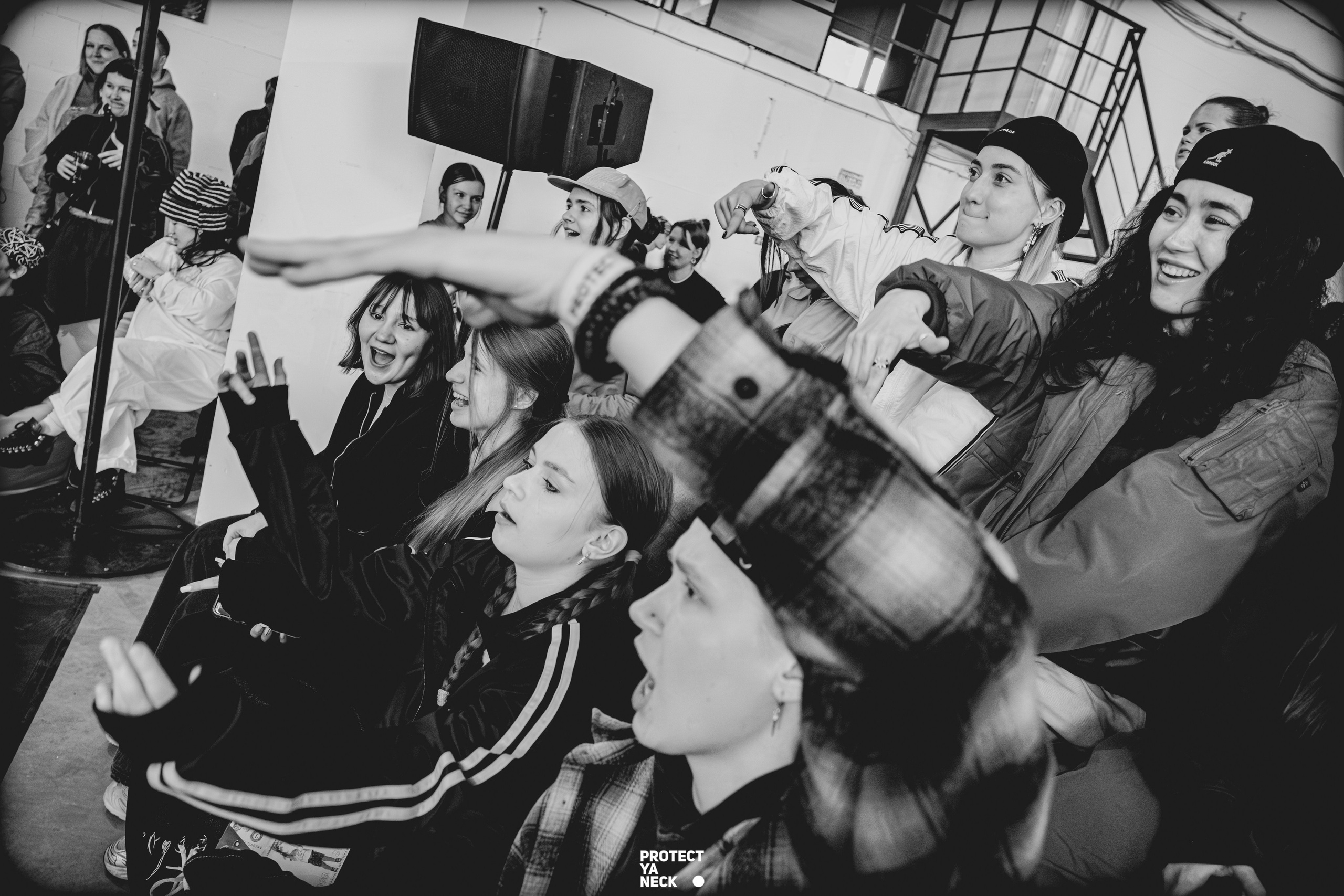 PROTECT YA NECK 22/03 (@youlovebu). Соня бу тебя сфоткала