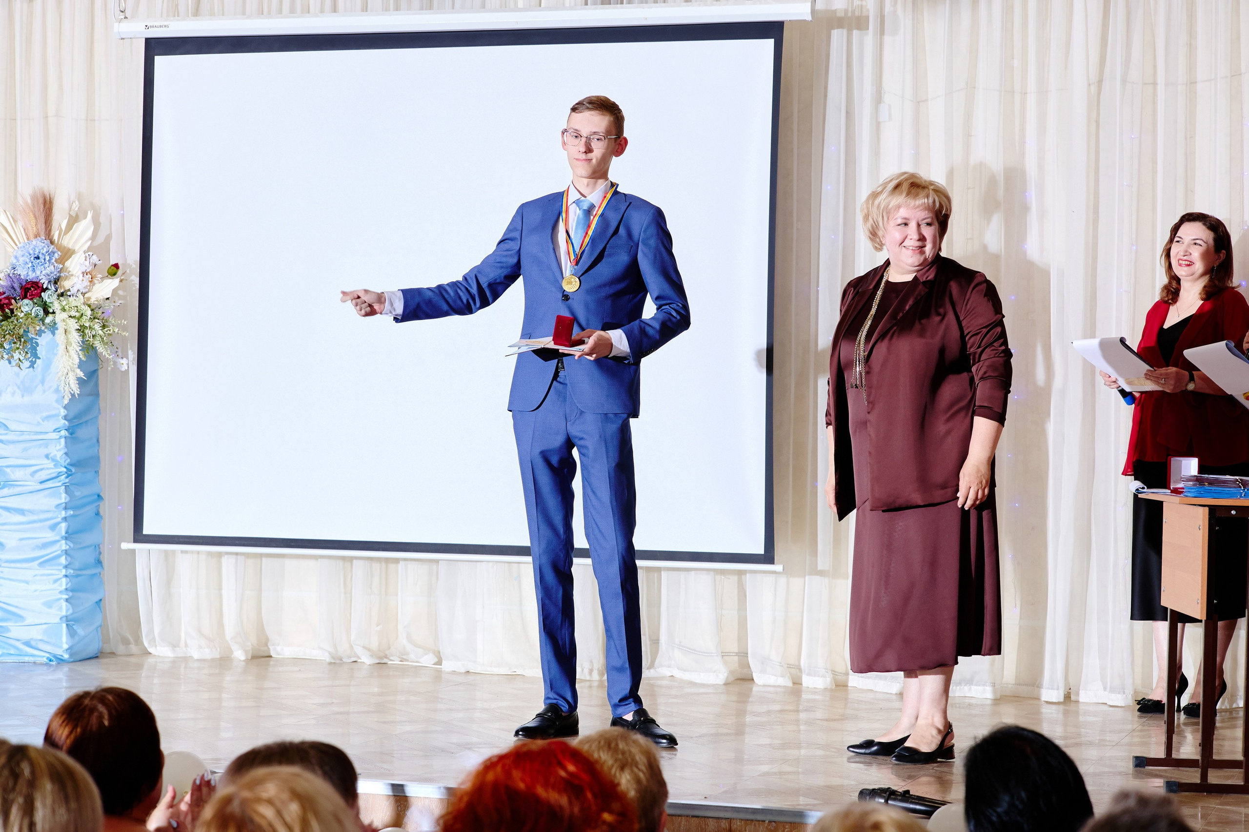 Выпускной 35 Сош. Фотограф Выпускные альбомы Таганрог Сергей Коробченко