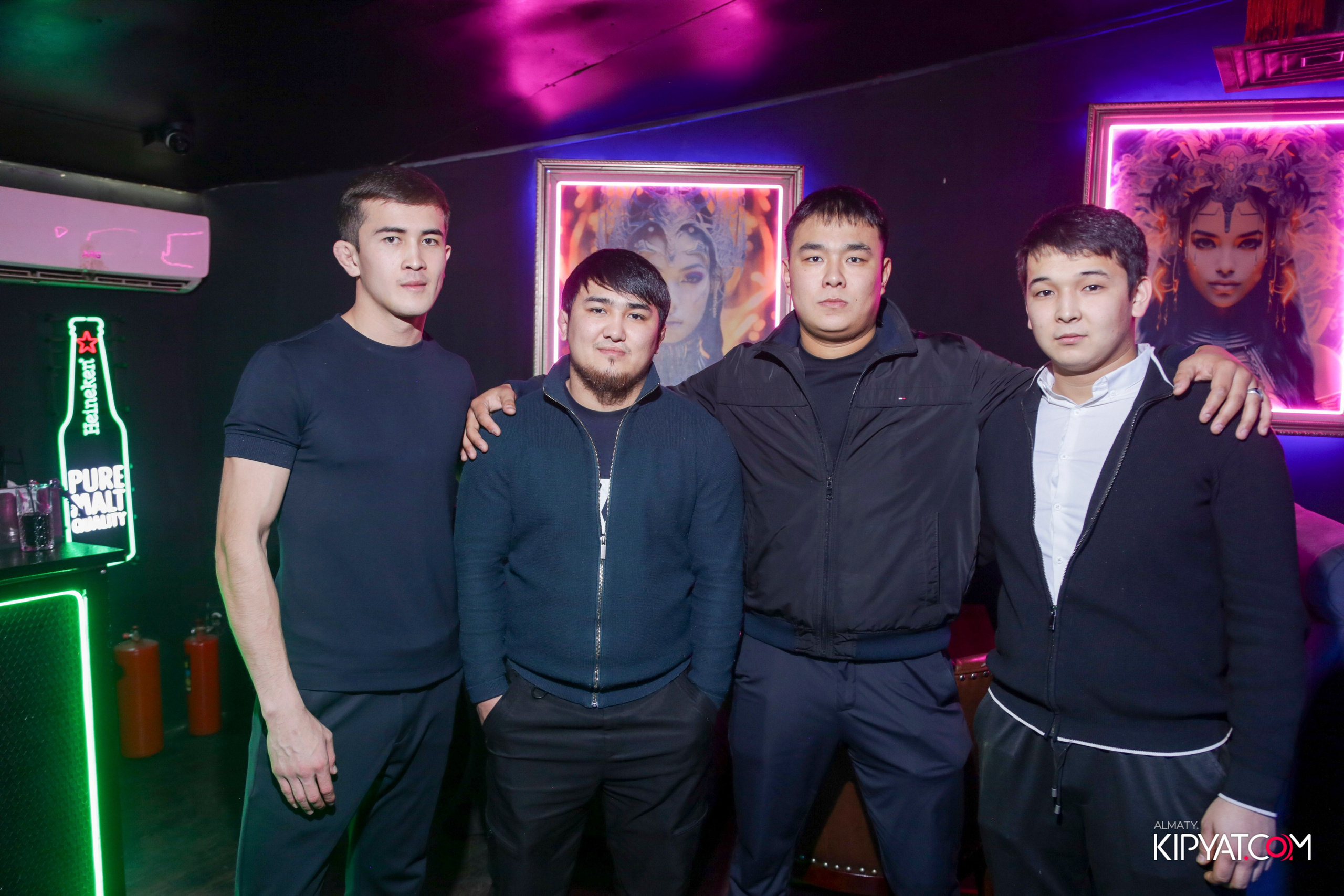 UYAT EMES BAR. КИПЯТКОМ АЛМАТЫ! Фотосъемка мероприятий в Алматы