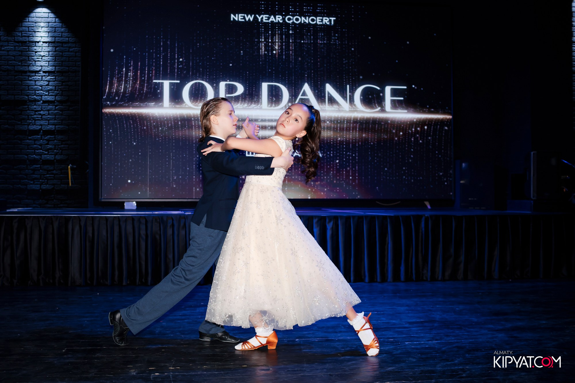 НОВОГОДНИЙ КОНЦЕРТ ШКОЛЫ ТАНЦА TOP DANCE. КИПЯТКОМ АЛМАТЫ! Фотосъемка мероприятий в Алматы